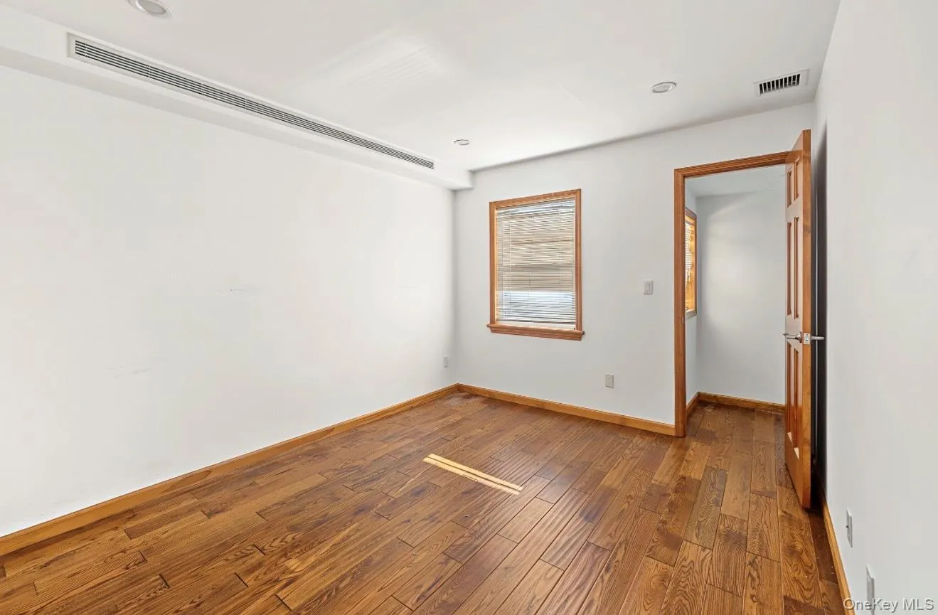 30 North Drive, New York, NY, 4 Bedrooms Bedrooms, 11 Rooms Rooms,3 BathroomsBathrooms,Residential,For Rent,North,0,1062651 30 North Drive, New York, NY, 4 Bedrooms Bedrooms, 11 Rooms Rooms,3 BathroomsBathrooms,Residential,For Rent,North,0,1062651