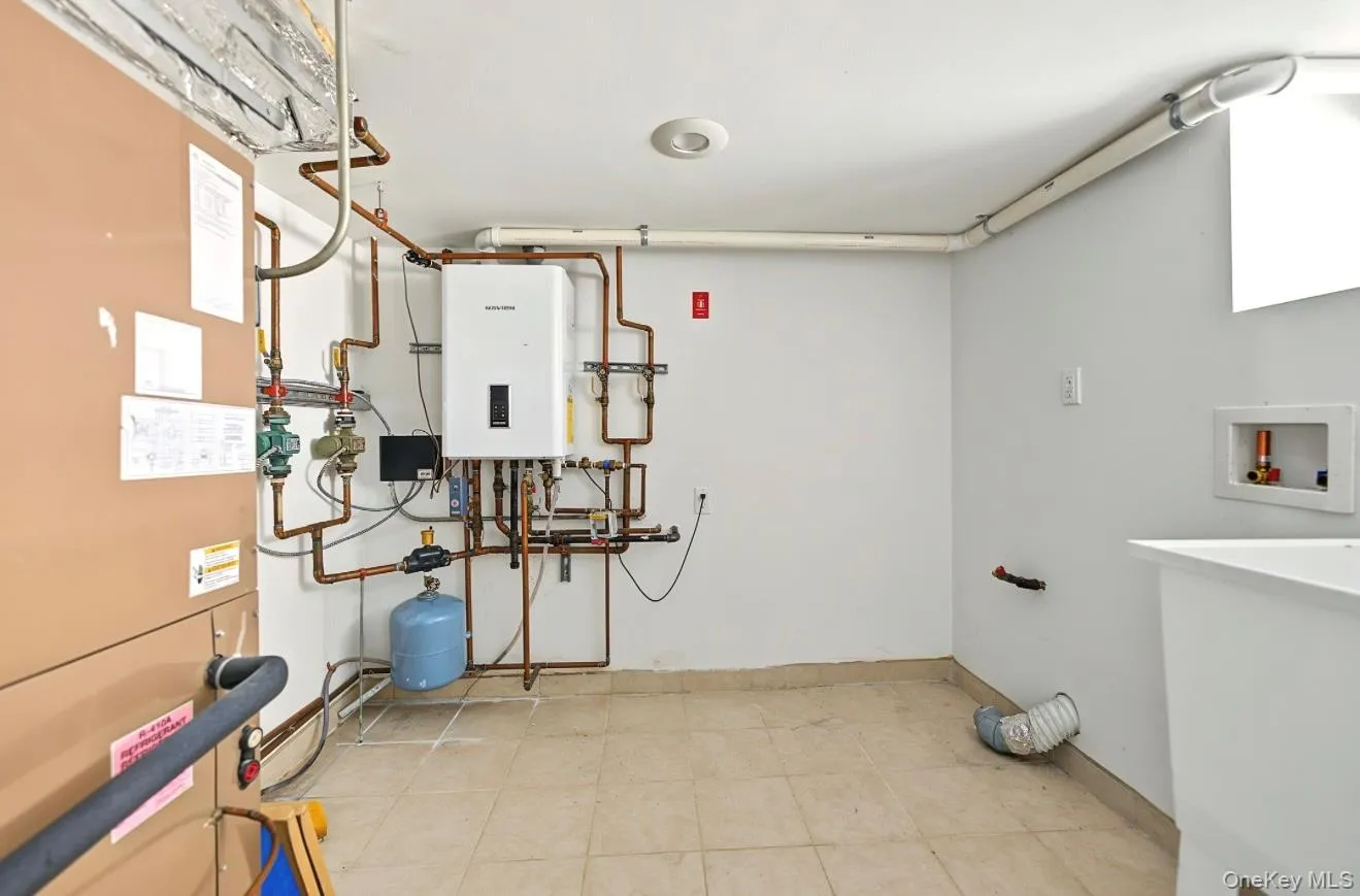 30 North Drive, New York, NY, 4 Bedrooms Bedrooms, 11 Rooms Rooms,3 BathroomsBathrooms,Residential,For Rent,North,0,1062651 30 North Drive, New York, NY, 4 Bedrooms Bedrooms, 11 Rooms Rooms,3 BathroomsBathrooms,Residential,For Rent,North,0,1062651