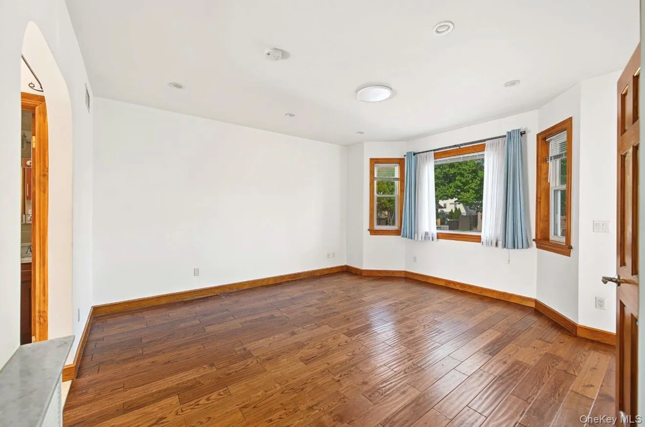 30 North Drive, New York, NY, 4 Bedrooms Bedrooms, 11 Rooms Rooms,3 BathroomsBathrooms,Residential,For Rent,North,0,1062651 30 North Drive, New York, NY, 4 Bedrooms Bedrooms, 11 Rooms Rooms,3 BathroomsBathrooms,Residential,For Rent,North,0,1062651