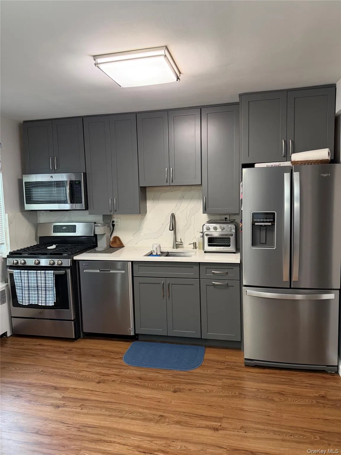 Quartz Counter Dishwasher Gas Range Double Door Refridgerator Freezer Updated Floors Quartz Counter Dishwasher Gas Range Double Door Refridgerator Freezer Updated Floors