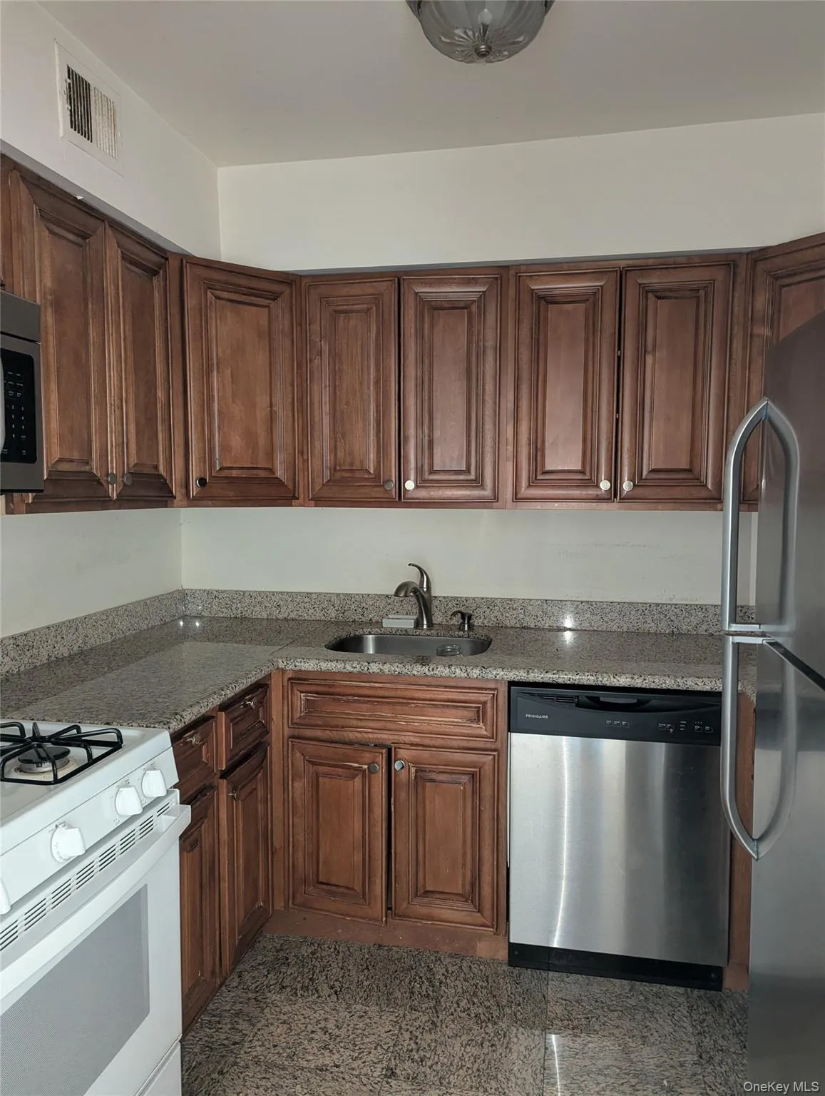 62 Baily Court, Brookhaven, NY, 1 Bedroom Bedrooms, 4 Rooms Rooms,1 BathroomBathrooms,Residential,For Rent,Baily,0,1062681 62 Baily Court, Brookhaven, NY, 1 Bedroom Bedrooms, 4 Rooms Rooms,1 BathroomBathrooms,Residential,For Rent,Baily,0,1062681