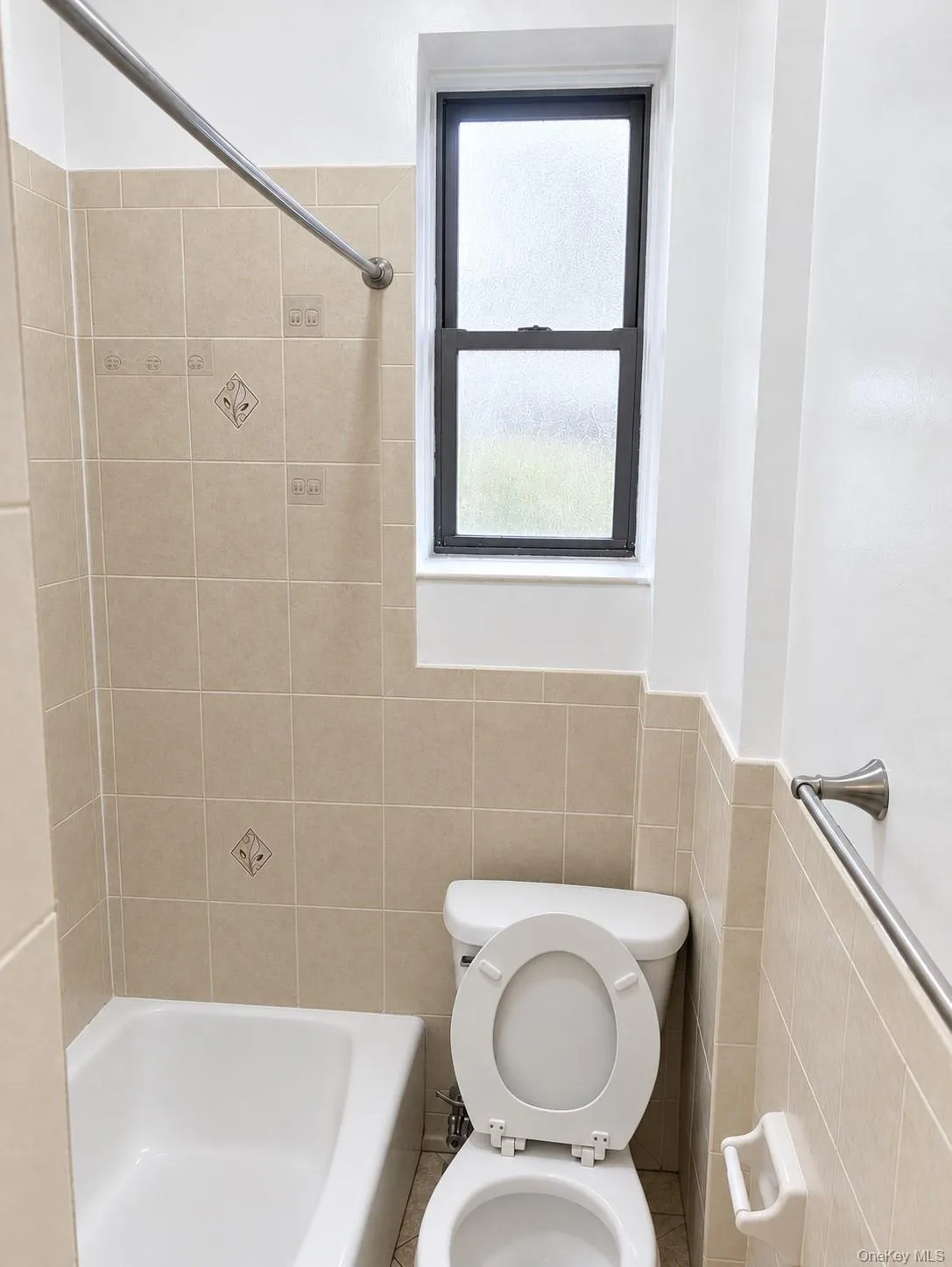 78-14 Austin Street, New York, NY, 3 Bedroom Bedrooms, 5 Room Rooms,1 BathroomBathrooms,Residential Lease,For Rent,Austin,0,1062687 78-14 Austin Street, New York, NY, 3 Bedroom Bedrooms, 5 Room Rooms,1 BathroomBathrooms,Residential Lease,For Rent,Austin,0,1062687