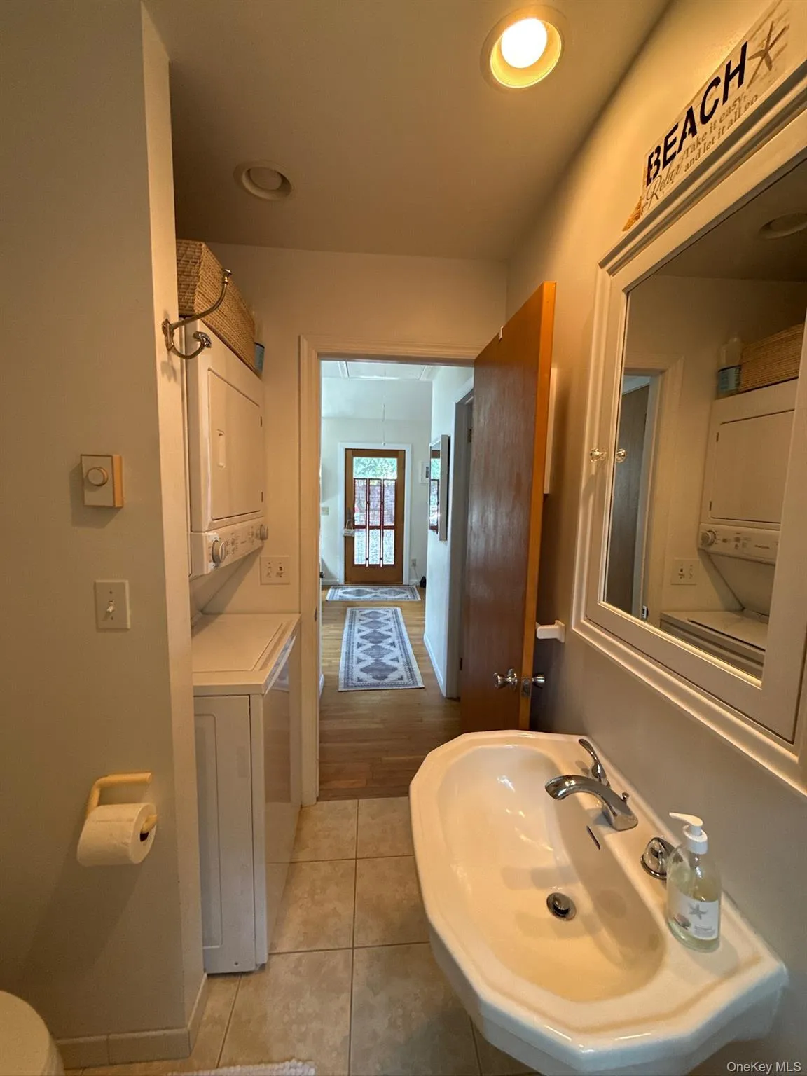 126 Lynn Avenue, Southampton, NY, 2 Bedrooms Bedrooms, 5 Rooms Rooms,1 BathroomBathrooms,Residential Lease,For Rent,Lynn,0,1062691 126 Lynn Avenue, Southampton, NY, 2 Bedrooms Bedrooms, 5 Rooms Rooms,1 BathroomBathrooms,Residential Lease,For Rent,Lynn,0,1062691