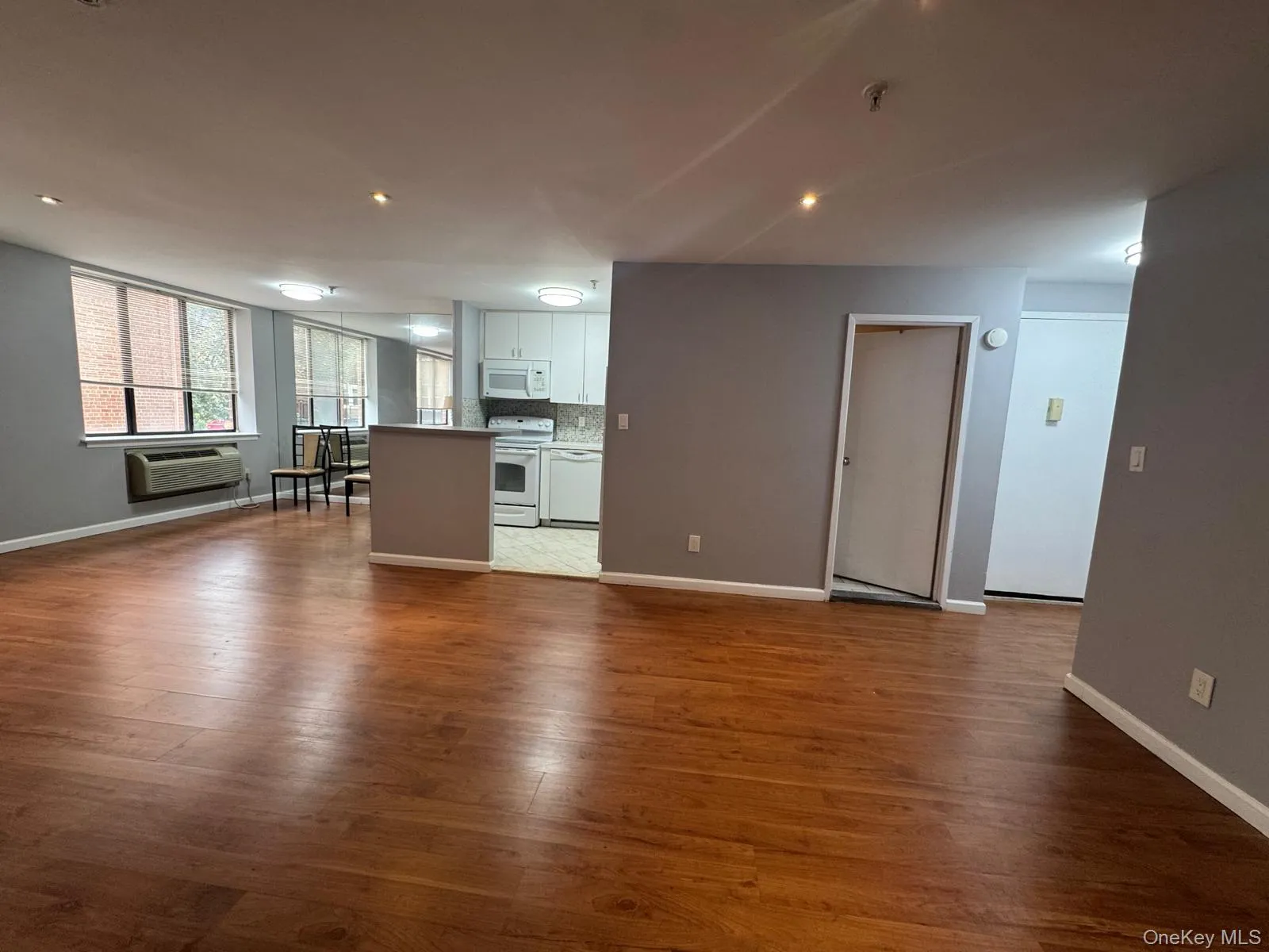 10 Canterbury Road, North Hempstead, NY, 1 Bedroom Bedrooms, 4 Rooms Rooms,1 BathroomBathrooms,Residential,For Rent,Canterbury,0,1062696 10 Canterbury Road, North Hempstead, NY, 1 Bedroom Bedrooms, 4 Rooms Rooms,1 BathroomBathrooms,Residential,For Rent,Canterbury,0,1062696