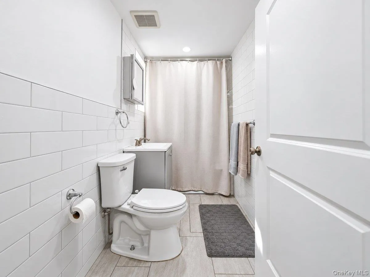 221 Edgewood Avenue, Yonkers, NY, 3 Bedrooms Bedrooms, 10 Rooms Rooms,3 BathroomsBathrooms,Residential,For Rent,Edgewood,0,1062709 221 Edgewood Avenue, Yonkers, NY, 3 Bedrooms Bedrooms, 10 Rooms Rooms,3 BathroomsBathrooms,Residential,For Rent,Edgewood,0,1062709
