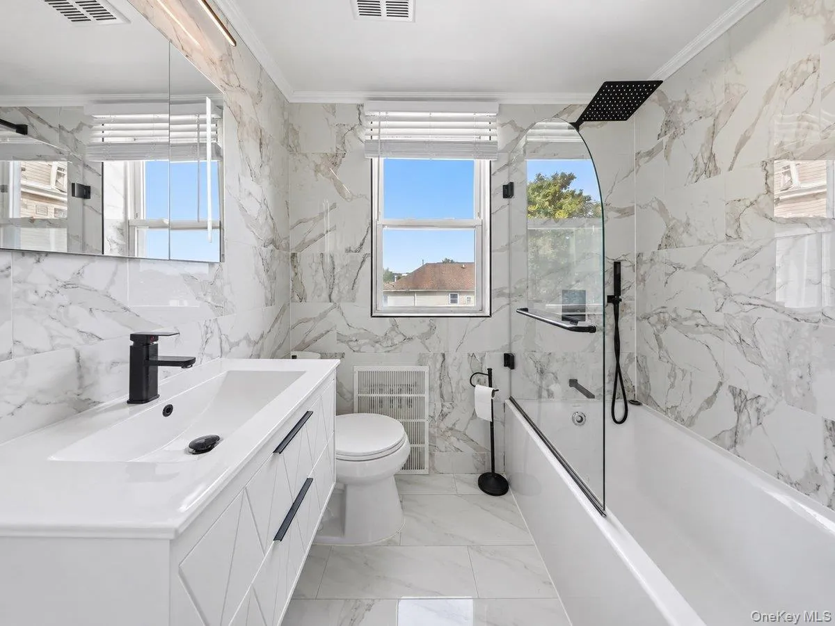 221 Edgewood Avenue, Yonkers, NY, 3 Bedrooms Bedrooms, 10 Rooms Rooms,3 BathroomsBathrooms,Residential,For Rent,Edgewood,0,1062709 221 Edgewood Avenue, Yonkers, NY, 3 Bedrooms Bedrooms, 10 Rooms Rooms,3 BathroomsBathrooms,Residential,For Rent,Edgewood,0,1062709