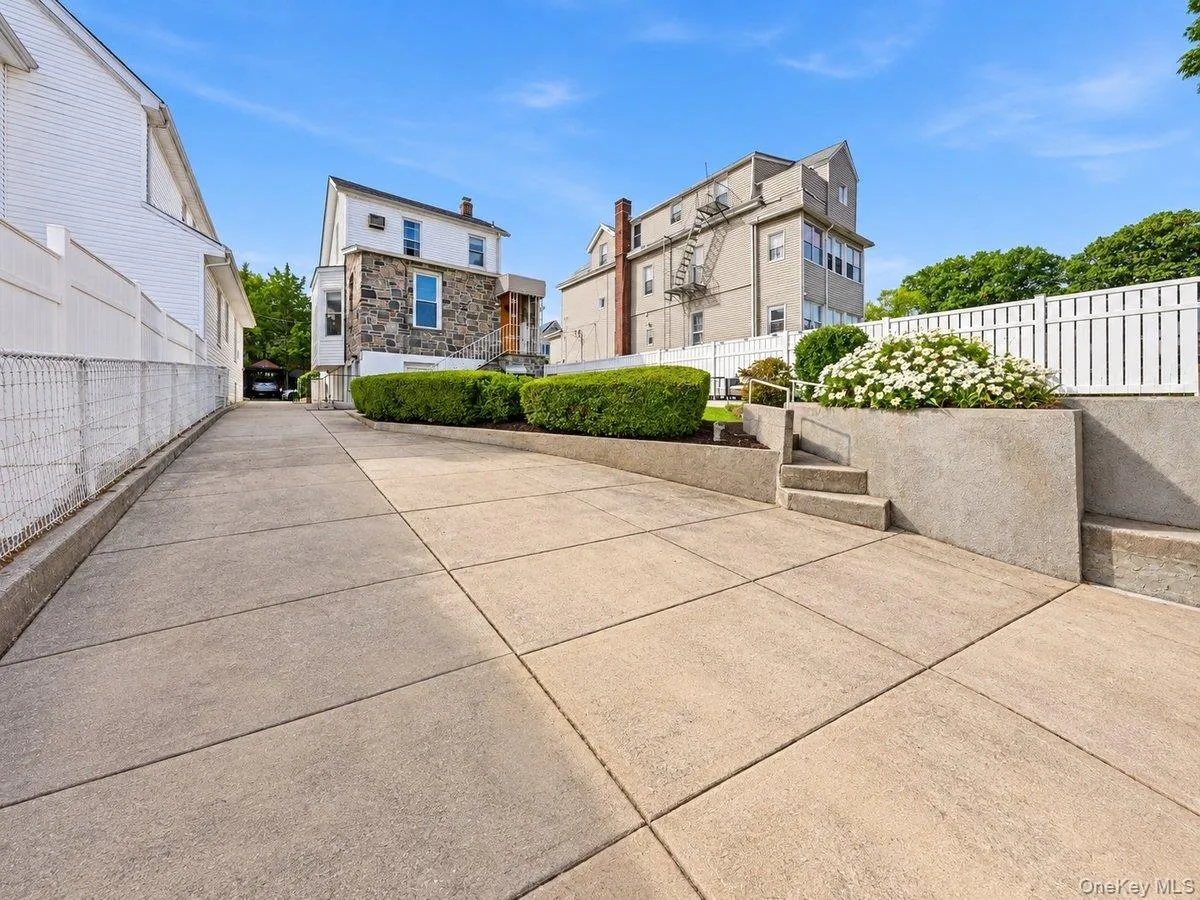 221 Edgewood Avenue, Yonkers, NY, 3 Bedrooms Bedrooms, 10 Rooms Rooms,3 BathroomsBathrooms,Residential,For Rent,Edgewood,0,1062709 221 Edgewood Avenue, Yonkers, NY, 3 Bedrooms Bedrooms, 10 Rooms Rooms,3 BathroomsBathrooms,Residential,For Rent,Edgewood,0,1062709