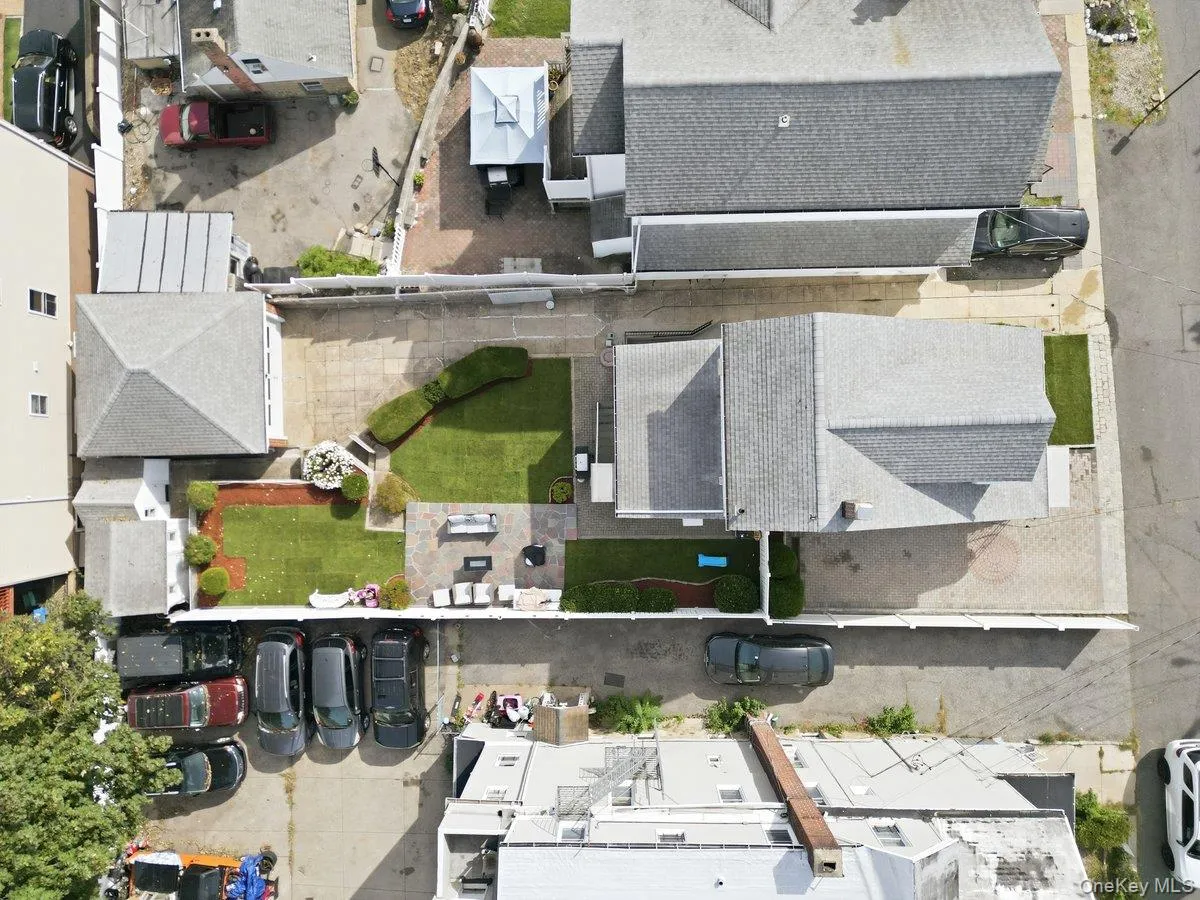 221 Edgewood Avenue, Yonkers, NY, 3 Bedrooms Bedrooms, 10 Rooms Rooms,3 BathroomsBathrooms,Residential,For Rent,Edgewood,0,1062709 221 Edgewood Avenue, Yonkers, NY, 3 Bedrooms Bedrooms, 10 Rooms Rooms,3 BathroomsBathrooms,Residential,For Rent,Edgewood,0,1062709