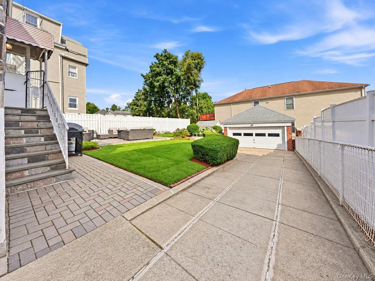 221 Edgewood Avenue, Yonkers, NY, 3 Bedrooms Bedrooms, 10 Rooms Rooms,3 BathroomsBathrooms,Residential,For Rent,Edgewood,0,1062709 221 Edgewood Avenue, Yonkers, NY, 3 Bedrooms Bedrooms, 10 Rooms Rooms,3 BathroomsBathrooms,Residential,For Rent,Edgewood,0,1062709
