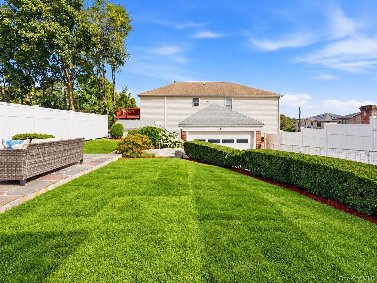221 Edgewood Avenue, Yonkers, NY, 3 Bedrooms Bedrooms, 10 Rooms Rooms,3 BathroomsBathrooms,Residential,For Rent,Edgewood,0,1062709 221 Edgewood Avenue, Yonkers, NY, 3 Bedrooms Bedrooms, 10 Rooms Rooms,3 BathroomsBathrooms,Residential,For Rent,Edgewood,0,1062709