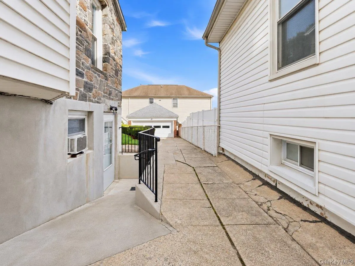 221 Edgewood Avenue, Yonkers, NY, 3 Bedrooms Bedrooms, 10 Rooms Rooms,3 BathroomsBathrooms,Residential,For Rent,Edgewood,0,1062709 221 Edgewood Avenue, Yonkers, NY, 3 Bedrooms Bedrooms, 10 Rooms Rooms,3 BathroomsBathrooms,Residential,For Rent,Edgewood,0,1062709