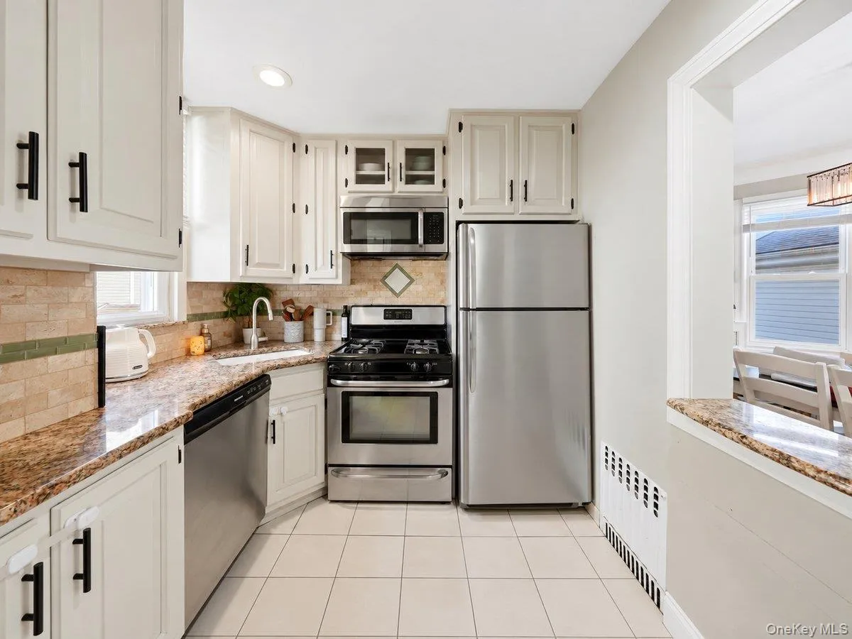 221 Edgewood Avenue, Yonkers, NY, 3 Bedrooms Bedrooms, 10 Rooms Rooms,3 BathroomsBathrooms,Residential,For Rent,Edgewood,0,1062709 221 Edgewood Avenue, Yonkers, NY, 3 Bedrooms Bedrooms, 10 Rooms Rooms,3 BathroomsBathrooms,Residential,For Rent,Edgewood,0,1062709