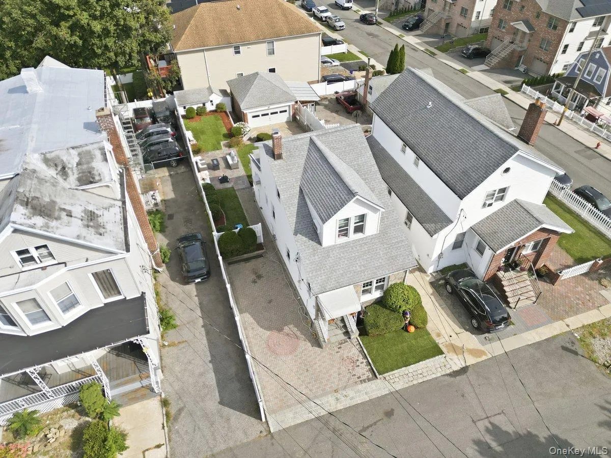 221 Edgewood Avenue, Yonkers, NY, 3 Bedrooms Bedrooms, 10 Rooms Rooms,3 BathroomsBathrooms,Residential,For Rent,Edgewood,0,1062709 221 Edgewood Avenue, Yonkers, NY, 3 Bedrooms Bedrooms, 10 Rooms Rooms,3 BathroomsBathrooms,Residential,For Rent,Edgewood,0,1062709