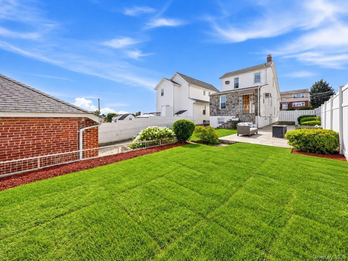 221 Edgewood Avenue, Yonkers, NY, 3 Bedrooms Bedrooms, 10 Rooms Rooms,3 BathroomsBathrooms,Residential,For Rent,Edgewood,0,1062709 221 Edgewood Avenue, Yonkers, NY, 3 Bedrooms Bedrooms, 10 Rooms Rooms,3 BathroomsBathrooms,Residential,For Rent,Edgewood,0,1062709