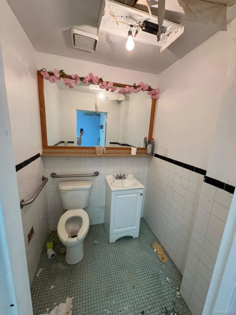 94-17 Astoria Blvd, New York, NY, ,Commercial Lease,For Rent,Astoria Blvd,0,1062720 94-17 Astoria Blvd, New York, NY, ,Commercial Lease,For Rent,Astoria Blvd,0,1062720