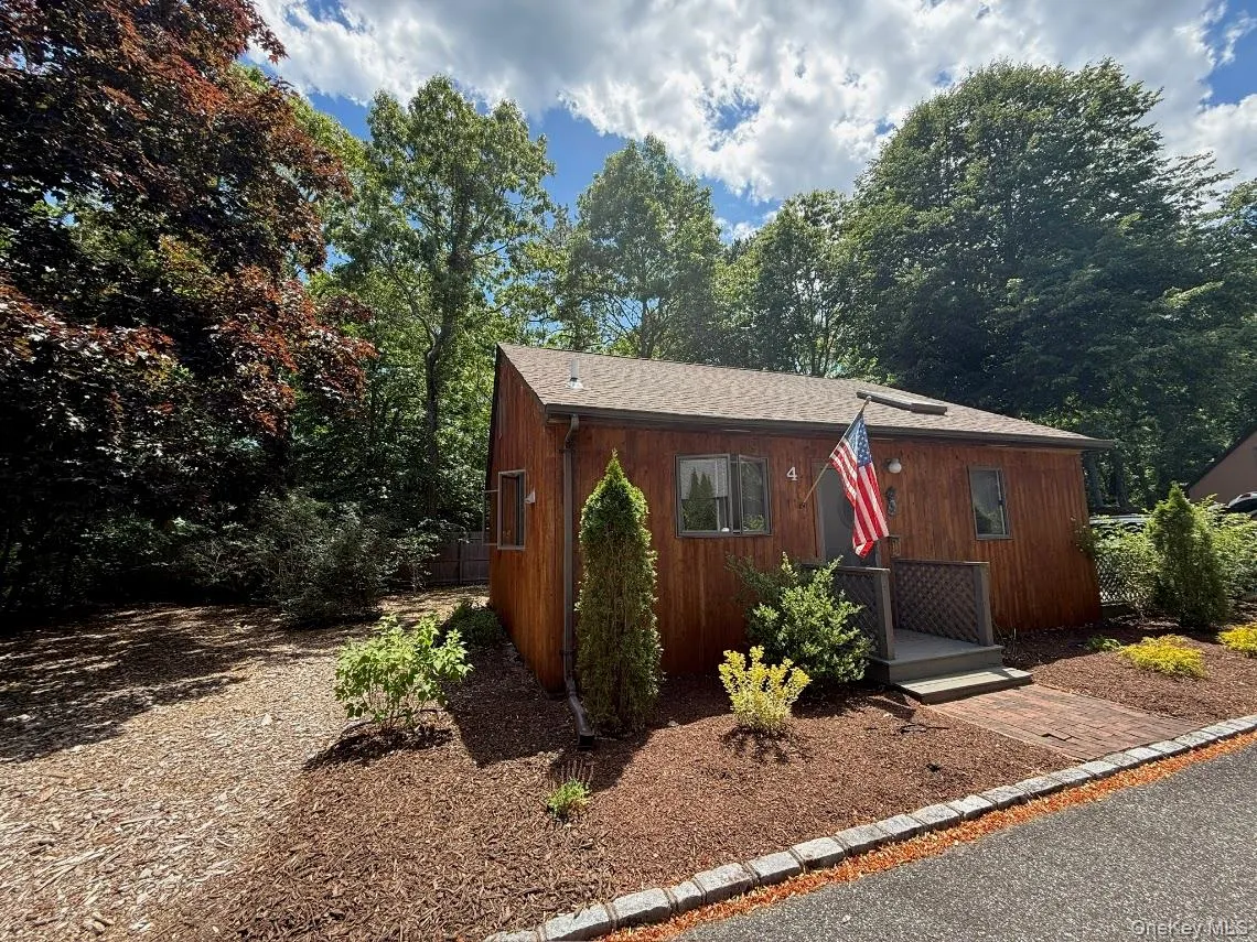 126 Lynn Avenue, Southampton, NY, 2 Bedrooms Bedrooms, 4 Rooms Rooms,1 BathroomBathrooms,Residential Lease,For Rent,Lynn,0,1062721 126 Lynn Avenue, Southampton, NY, 2 Bedrooms Bedrooms, 4 Rooms Rooms,1 BathroomBathrooms,Residential Lease,For Rent,Lynn,0,1062721