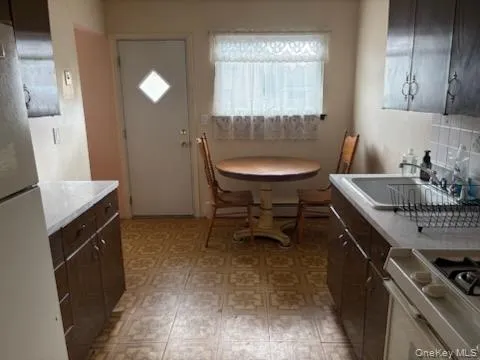 35 Circle Lane, Islip, NY, 3 Bedrooms Bedrooms, 6 Rooms Rooms,1 BathroomBathrooms,Residential,For Rent,Circle,0,1062734 35 Circle Lane, Islip, NY, 3 Bedrooms Bedrooms, 6 Rooms Rooms,1 BathroomBathrooms,Residential,For Rent,Circle,0,1062734