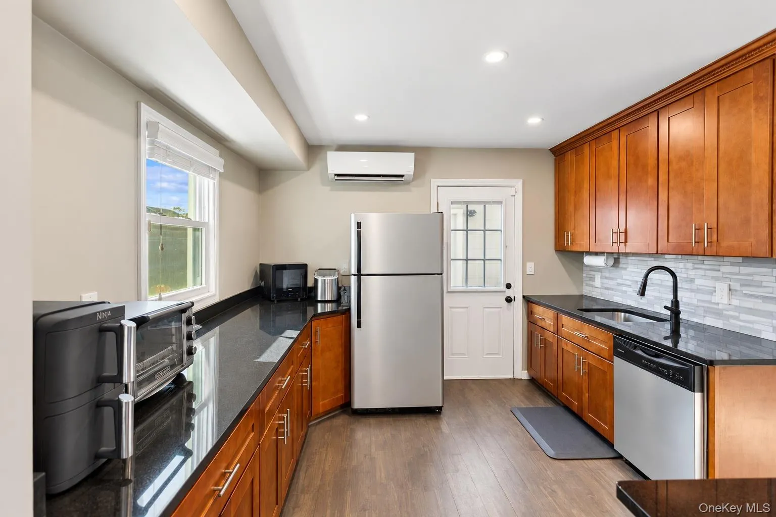 2313 Jefferson Street, Hempstead, NY, 3 Bedrooms Bedrooms, 6 Rooms Rooms,1 BathroomBathrooms,Residential,For Rent,Jefferson,0,1062752 2313 Jefferson Street, Hempstead, NY, 3 Bedrooms Bedrooms, 6 Rooms Rooms,1 BathroomBathrooms,Residential,For Rent,Jefferson,0,1062752