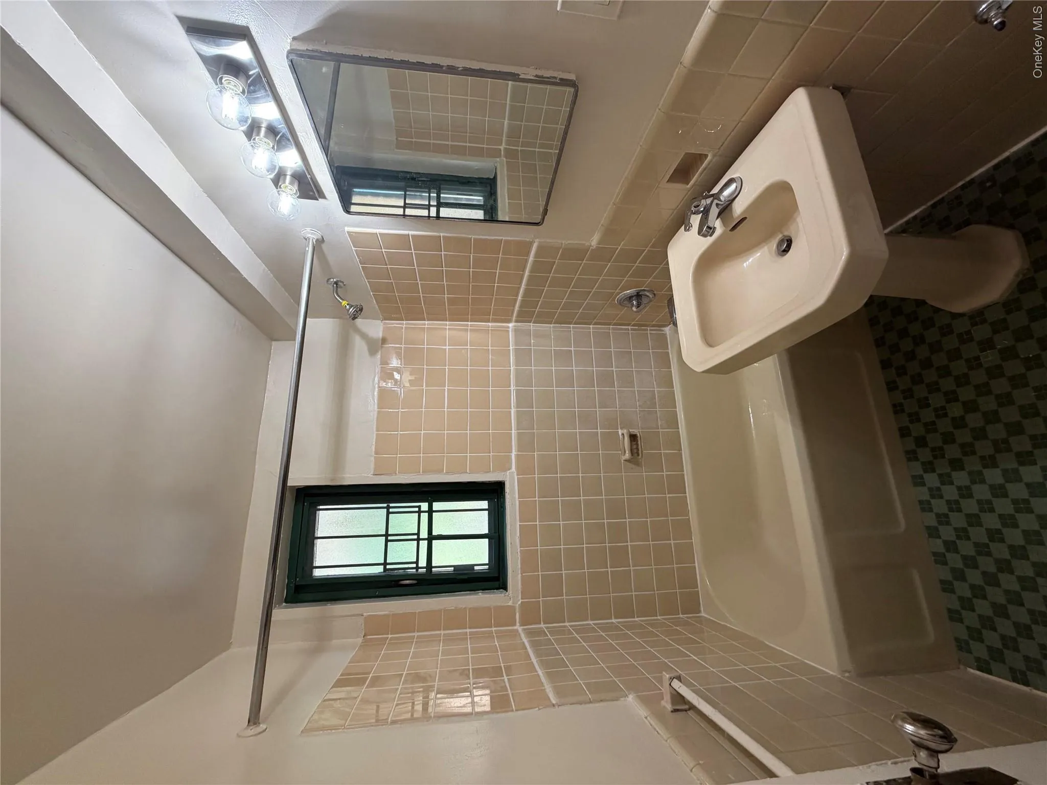 1595 Metropolitan Avenue, New York, NY, 2 Bedrooms Bedrooms, 4 Rooms Rooms,1 BathroomBathrooms,Residential,For Rent,Metropolitan,0,1062758 1595 Metropolitan Avenue, New York, NY, 2 Bedrooms Bedrooms, 4 Rooms Rooms,1 BathroomBathrooms,Residential,For Rent,Metropolitan,0,1062758