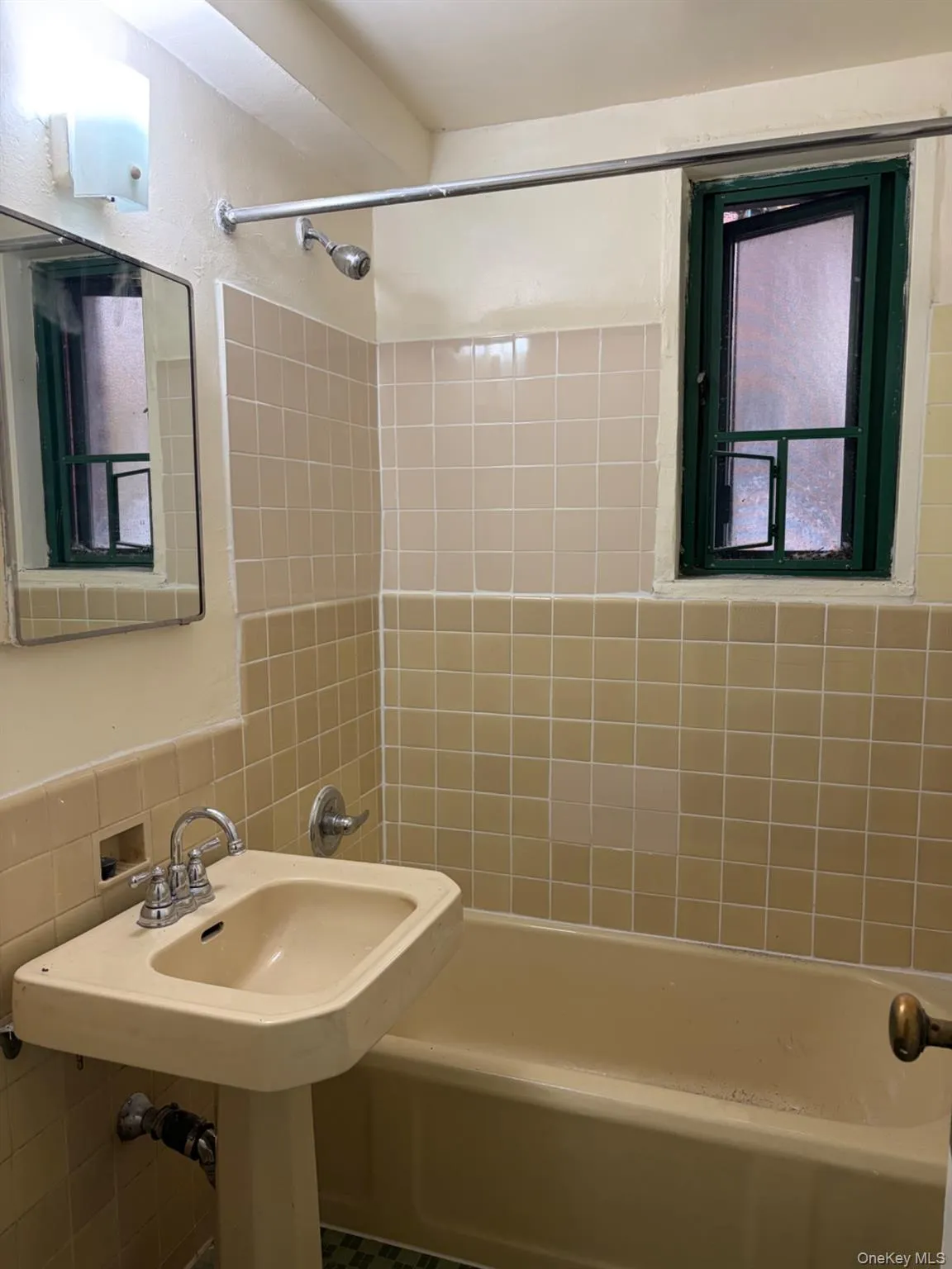 24 Metropolitan Oval, New York, NY, 1 Bedroom Bedrooms, 3 Rooms Rooms,1 BathroomBathrooms,Residential,For Rent,Metropolitan,0,1062768 24 Metropolitan Oval, New York, NY, 1 Bedroom Bedrooms, 3 Rooms Rooms,1 BathroomBathrooms,Residential,For Rent,Metropolitan,0,1062768