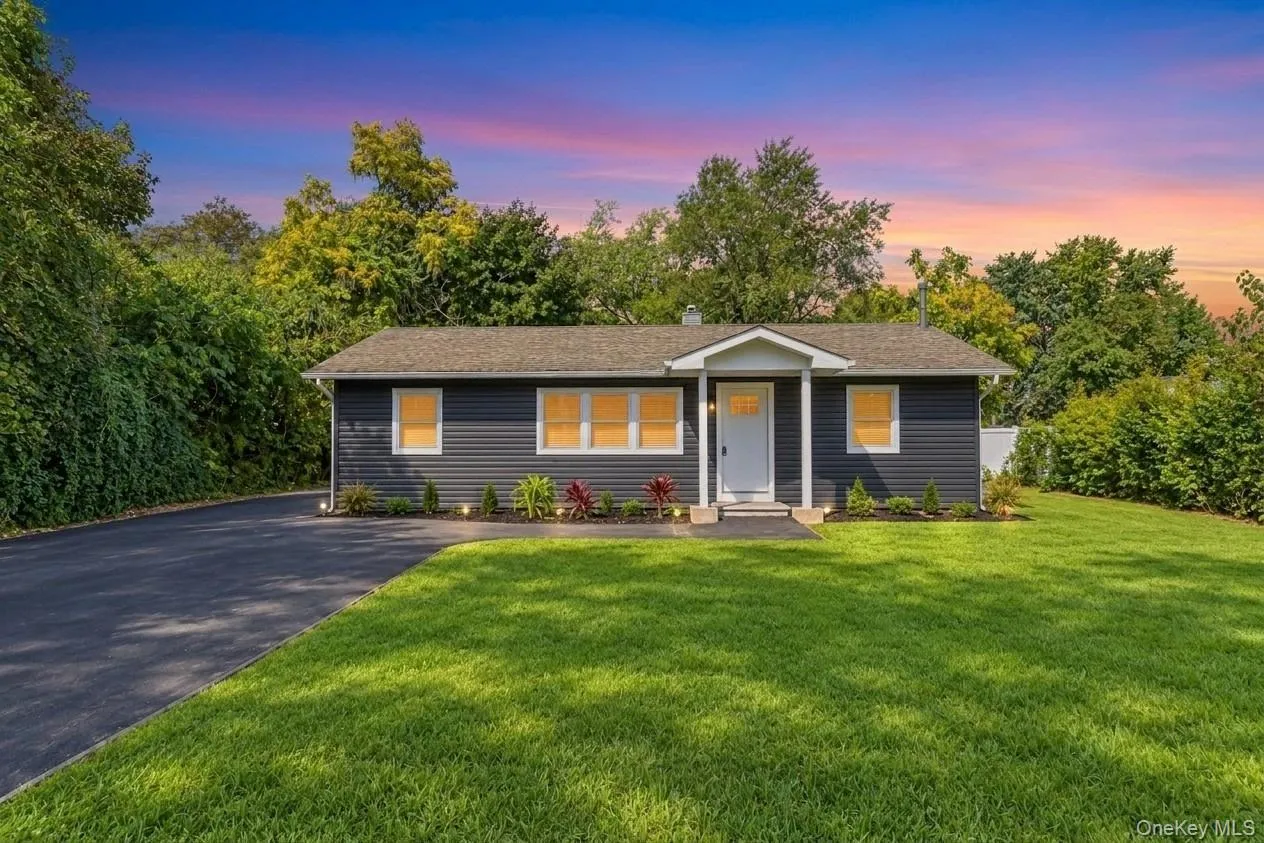 13 Patton Street, Islip, NY, 4 Bedrooms Bedrooms, 7 Rooms Rooms,2 BathroomsBathrooms,Residential,For Rent,Patton,0,1062773 13 Patton Street, Islip, NY, 4 Bedrooms Bedrooms, 7 Rooms Rooms,2 BathroomsBathrooms,Residential,For Rent,Patton,0,1062773