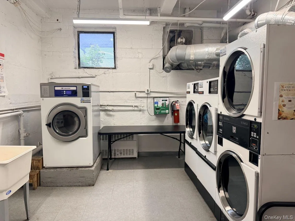 60-11 Broadway, New York, NY, 1 Bedroom Bedrooms, 3 Rooms Rooms,1 BathroomBathrooms,Residential,For Rent,Broadway,0,1062783 60-11 Broadway, New York, NY, 1 Bedroom Bedrooms, 3 Rooms Rooms,1 BathroomBathrooms,Residential,For Rent,Broadway,0,1062783