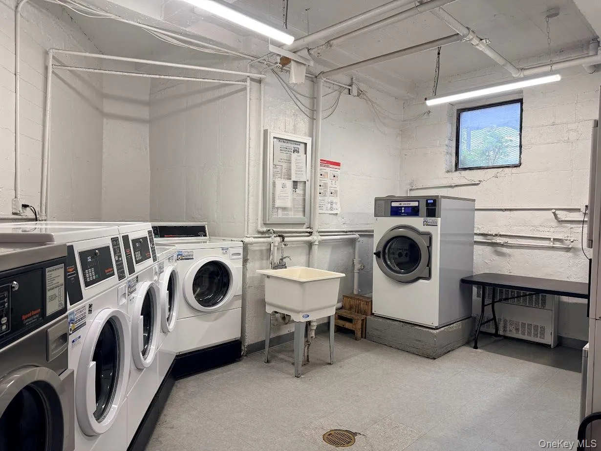 60-11 Broadway, New York, NY, 1 Bedroom Bedrooms, 3 Rooms Rooms,1 BathroomBathrooms,Residential,For Rent,Broadway,0,1062783 60-11 Broadway, New York, NY, 1 Bedroom Bedrooms, 3 Rooms Rooms,1 BathroomBathrooms,Residential,For Rent,Broadway,0,1062783