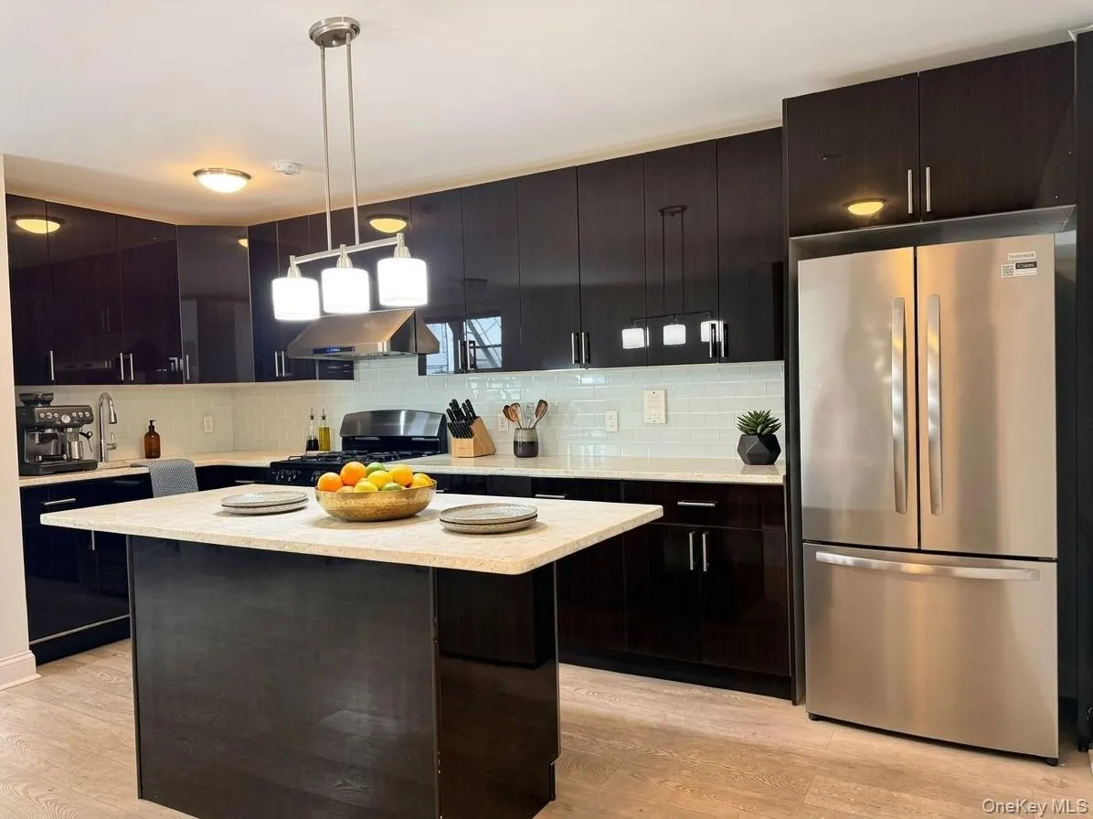60-11 Broadway, New York, NY, 1 Bedroom Bedrooms, 3 Rooms Rooms,1 BathroomBathrooms,Residential,For Rent,Broadway,0,1062783 60-11 Broadway, New York, NY, 1 Bedroom Bedrooms, 3 Rooms Rooms,1 BathroomBathrooms,Residential,For Rent,Broadway,0,1062783