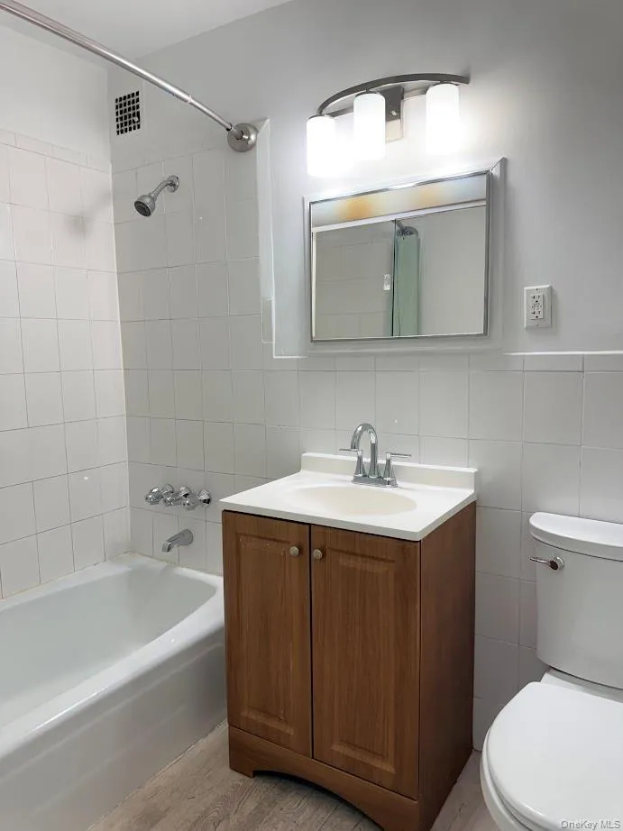 60-11 Broadway, New York, NY, 1 Bedroom Bedrooms, 3 Rooms Rooms,1 BathroomBathrooms,Residential,For Rent,Broadway,0,1062783 60-11 Broadway, New York, NY, 1 Bedroom Bedrooms, 3 Rooms Rooms,1 BathroomBathrooms,Residential,For Rent,Broadway,0,1062783