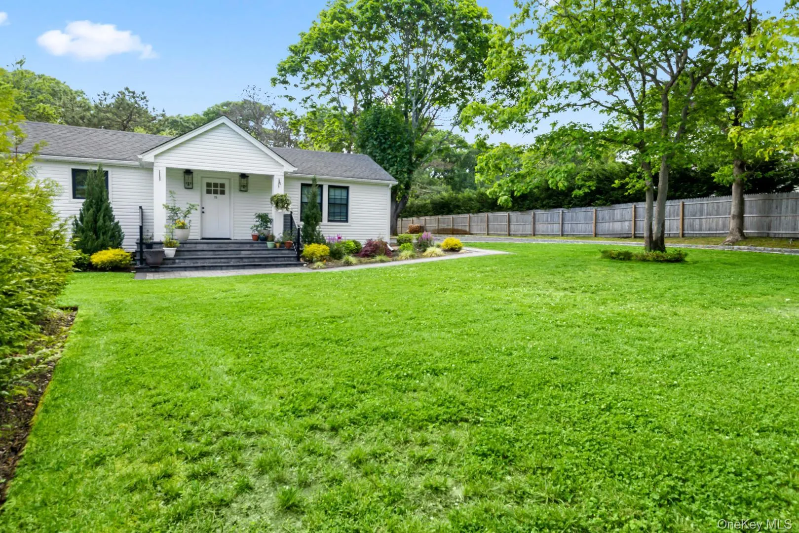 25 Peters Lane, Southampton, NY, 3 Bedrooms Bedrooms, 8 Rooms Rooms,1 BathroomBathrooms,Residential Lease,For Rent,Peters,0,1062823 25 Peters Lane, Southampton, NY, 3 Bedrooms Bedrooms, 8 Rooms Rooms,1 BathroomBathrooms,Residential Lease,For Rent,Peters,0,1062823