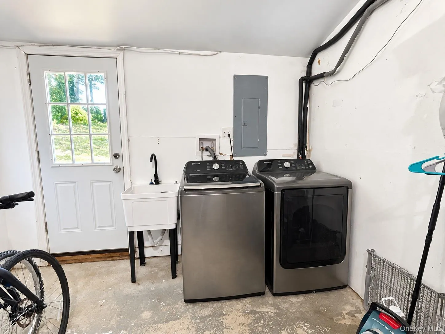 34 College Hills Drive, Brookhaven, NY, 4 Bedrooms Bedrooms, 7 Rooms Rooms,2 BathroomsBathrooms,Residential Lease,For Rent,College Hills,0,1062837 34 College Hills Drive, Brookhaven, NY, 4 Bedrooms Bedrooms, 7 Rooms Rooms,2 BathroomsBathrooms,Residential Lease,For Rent,College Hills,0,1062837