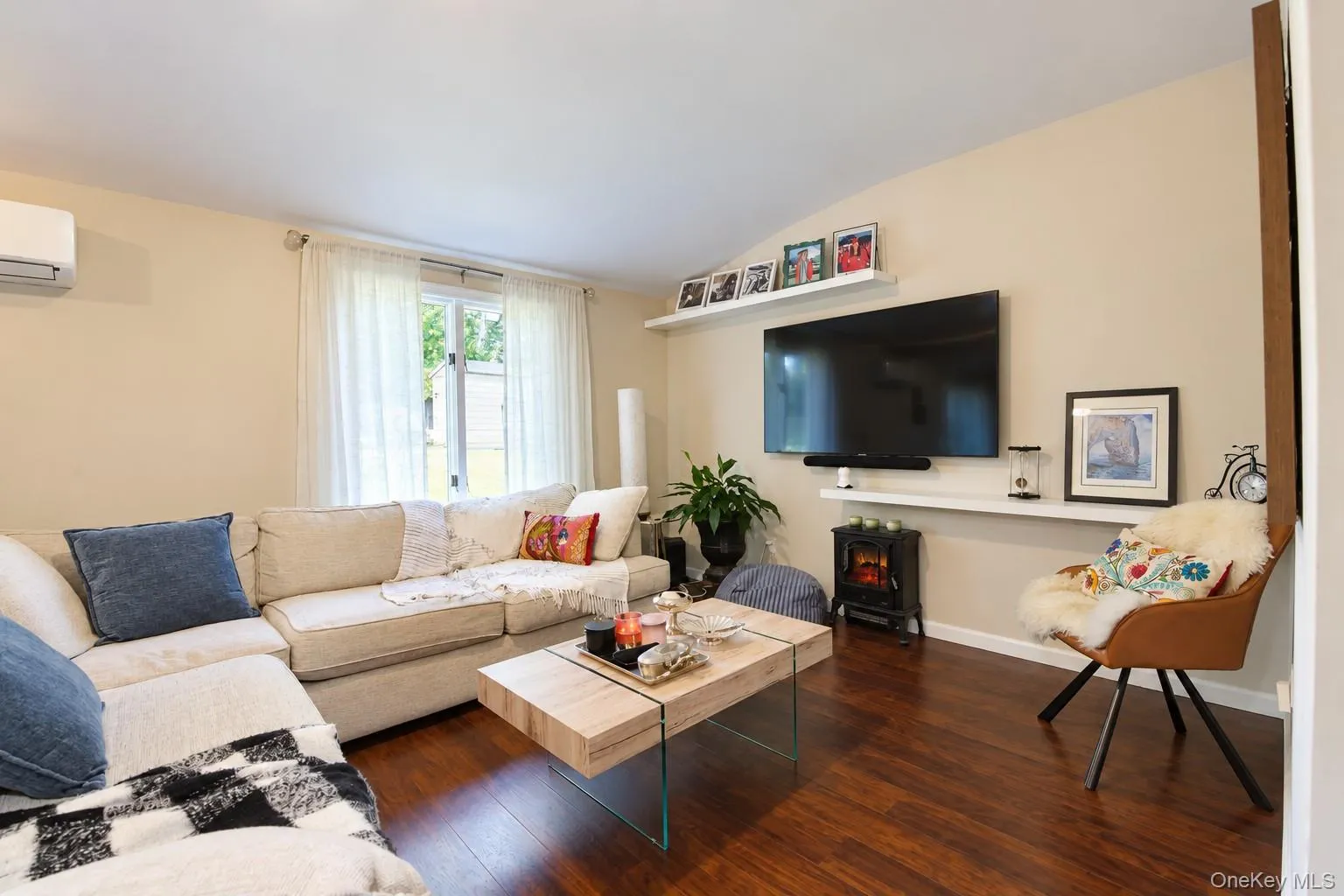 34 College Hills Drive, Brookhaven, NY, 4 Bedroom Bedrooms, 7 Room Rooms,2 BathroomBathrooms,Residential Lease,For Rent,College Hills,0,1062837 34 College Hills Drive, Brookhaven, NY, 4 Bedroom Bedrooms, 7 Room Rooms,2 BathroomBathrooms,Residential Lease,For Rent,College Hills,0,1062837