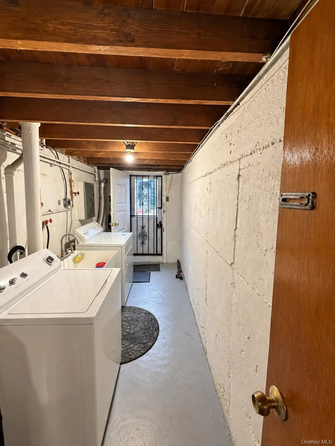 107 Branton Street, New York, NY, 2 Bedrooms Bedrooms, 6 Rooms Rooms,1 BathroomBathrooms,Residential,For Rent,Branton,0,1062846 107 Branton Street, New York, NY, 2 Bedrooms Bedrooms, 6 Rooms Rooms,1 BathroomBathrooms,Residential,For Rent,Branton,0,1062846