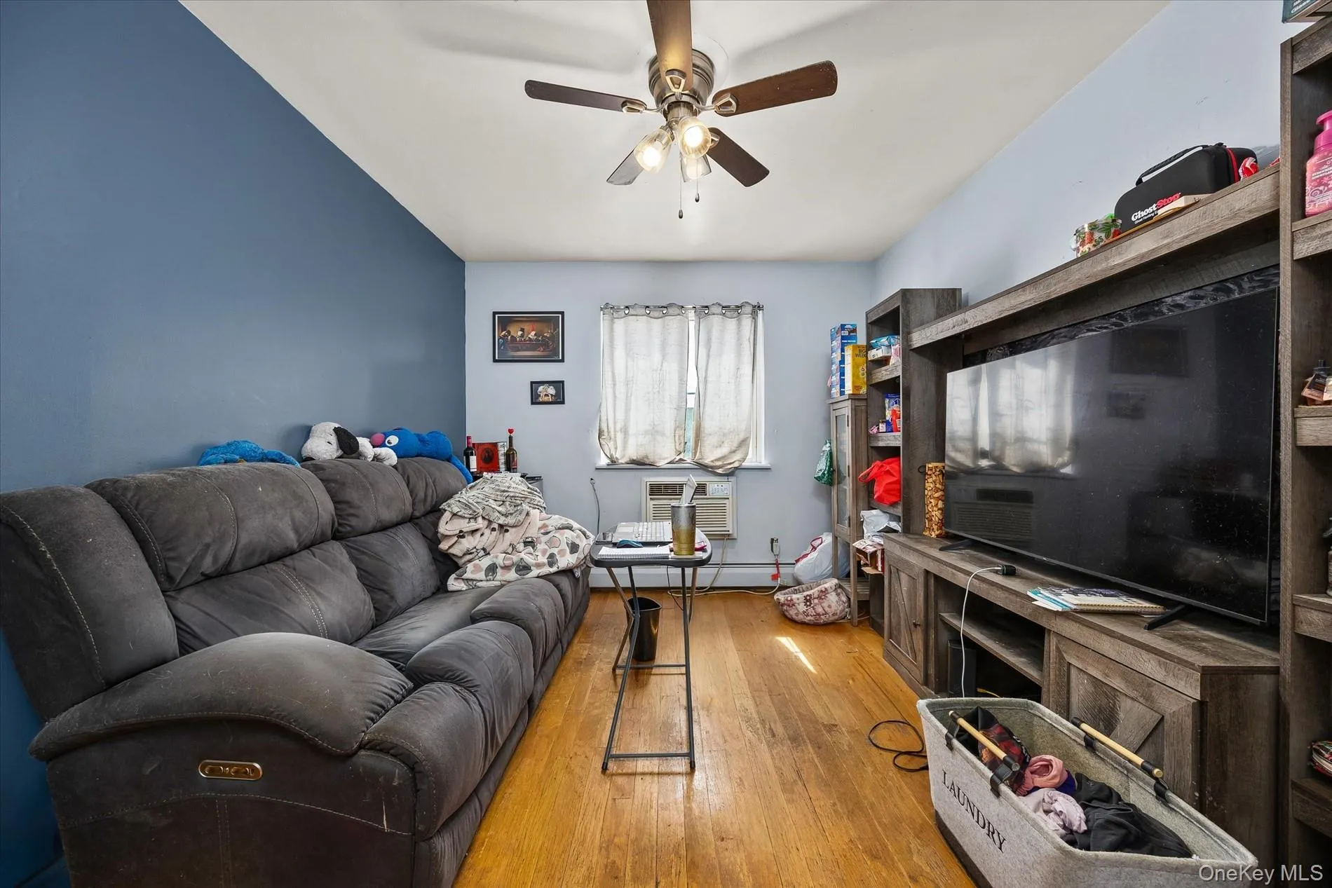 2120 Greene Avenue, New York, NY, 3 Bedrooms Bedrooms, 4 Rooms Rooms,1 BathroomBathrooms,Residential,For Rent,Greene,0,1062864 2120 Greene Avenue, New York, NY, 3 Bedrooms Bedrooms, 4 Rooms Rooms,1 BathroomBathrooms,Residential,For Rent,Greene,0,1062864