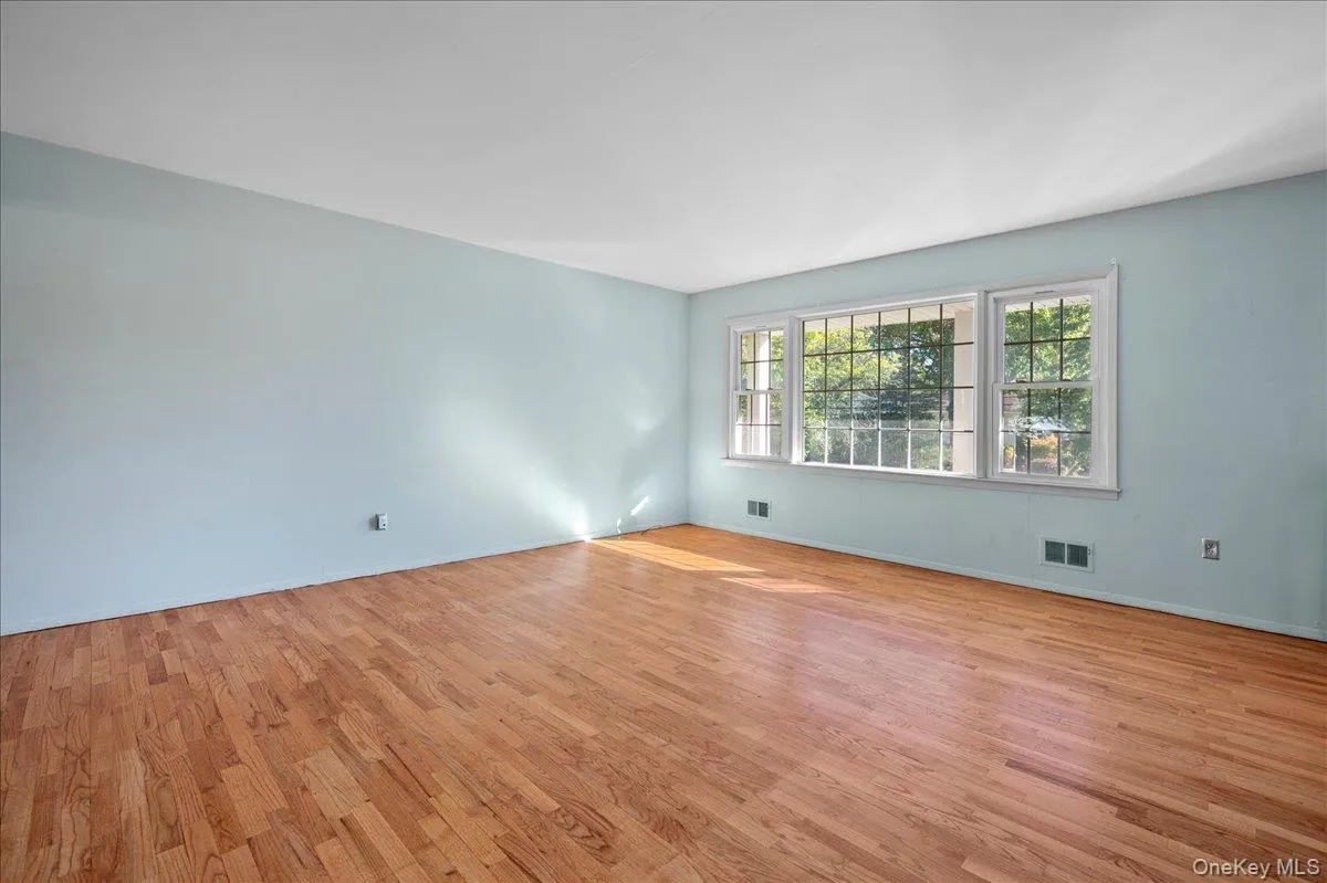 1 Daisy Court, Clarkstown, NY, 4 Bedrooms Bedrooms, 8 Rooms Rooms,2 BathroomsBathrooms,Residential,For Rent,Daisy,0,1062867 1 Daisy Court, Clarkstown, NY, 4 Bedrooms Bedrooms, 8 Rooms Rooms,2 BathroomsBathrooms,Residential,For Rent,Daisy,0,1062867