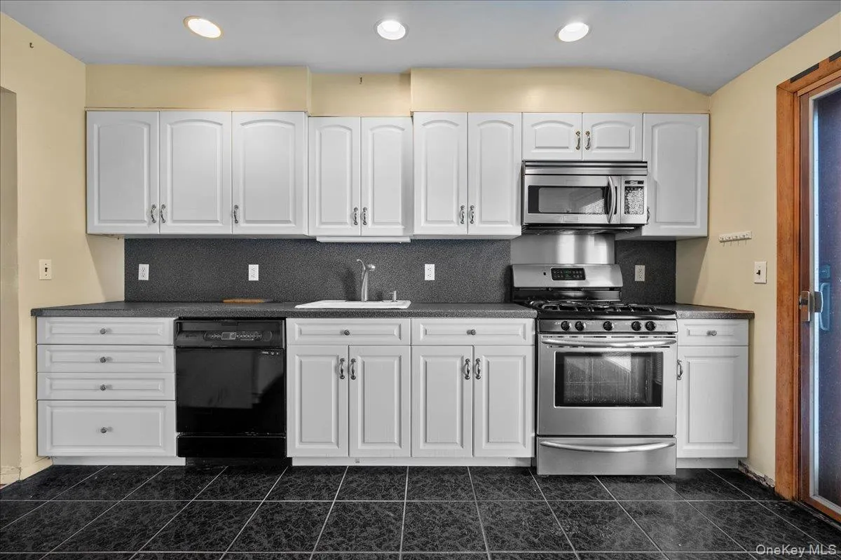 1 Daisy Court, Clarkstown, NY, 4 Bedrooms Bedrooms, 8 Rooms Rooms,2 BathroomsBathrooms,Residential,For Rent,Daisy,0,1062867 1 Daisy Court, Clarkstown, NY, 4 Bedrooms Bedrooms, 8 Rooms Rooms,2 BathroomsBathrooms,Residential,For Rent,Daisy,0,1062867