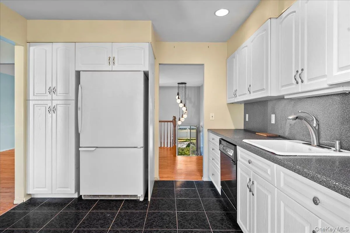1 Daisy Court, Clarkstown, NY, 4 Bedrooms Bedrooms, 8 Rooms Rooms,2 BathroomsBathrooms,Residential,For Rent,Daisy,0,1062867 1 Daisy Court, Clarkstown, NY, 4 Bedrooms Bedrooms, 8 Rooms Rooms,2 BathroomsBathrooms,Residential,For Rent,Daisy,0,1062867