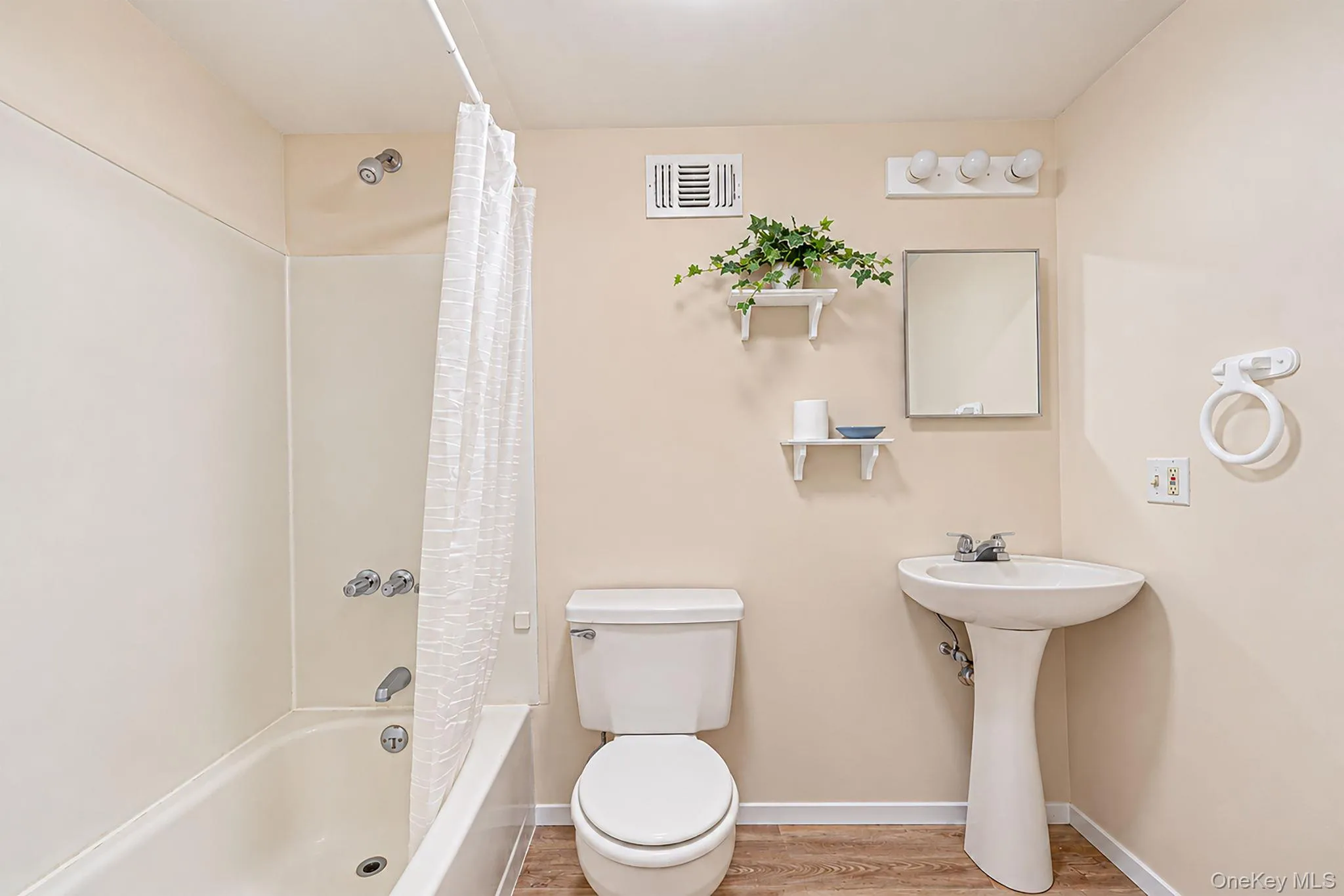 156 Jamaica Avenue, Brookhaven, NY, 4 Bedrooms Bedrooms, 10 Rooms Rooms,4 BathroomsBathrooms,Residential,For Rent,Jamaica,0,1062876 156 Jamaica Avenue, Brookhaven, NY, 4 Bedrooms Bedrooms, 10 Rooms Rooms,4 BathroomsBathrooms,Residential,For Rent,Jamaica,0,1062876