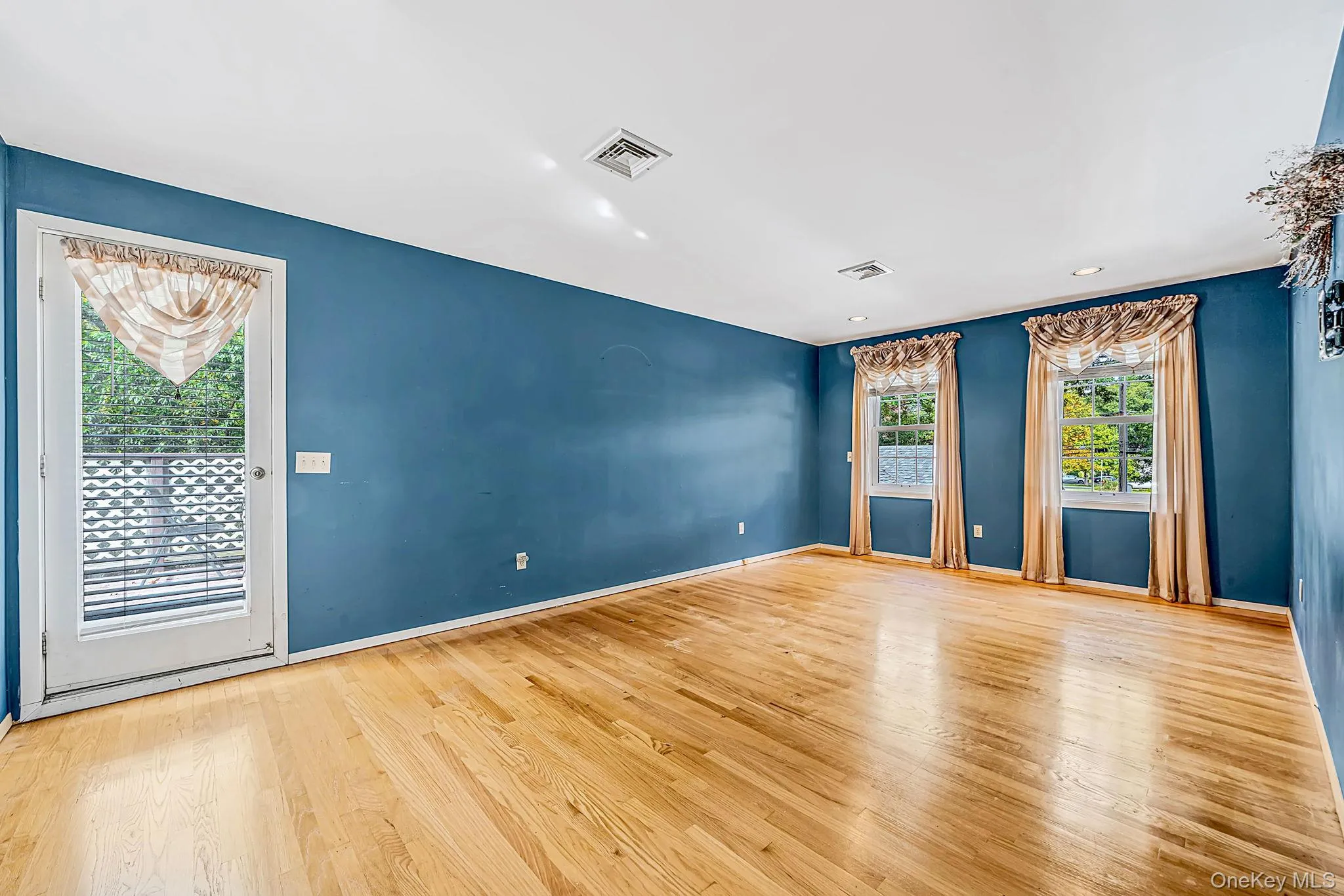 156 Jamaica Avenue, Brookhaven, NY, 4 Bedrooms Bedrooms, 10 Rooms Rooms,4 BathroomsBathrooms,Residential,For Rent,Jamaica,0,1062876 156 Jamaica Avenue, Brookhaven, NY, 4 Bedrooms Bedrooms, 10 Rooms Rooms,4 BathroomsBathrooms,Residential,For Rent,Jamaica,0,1062876