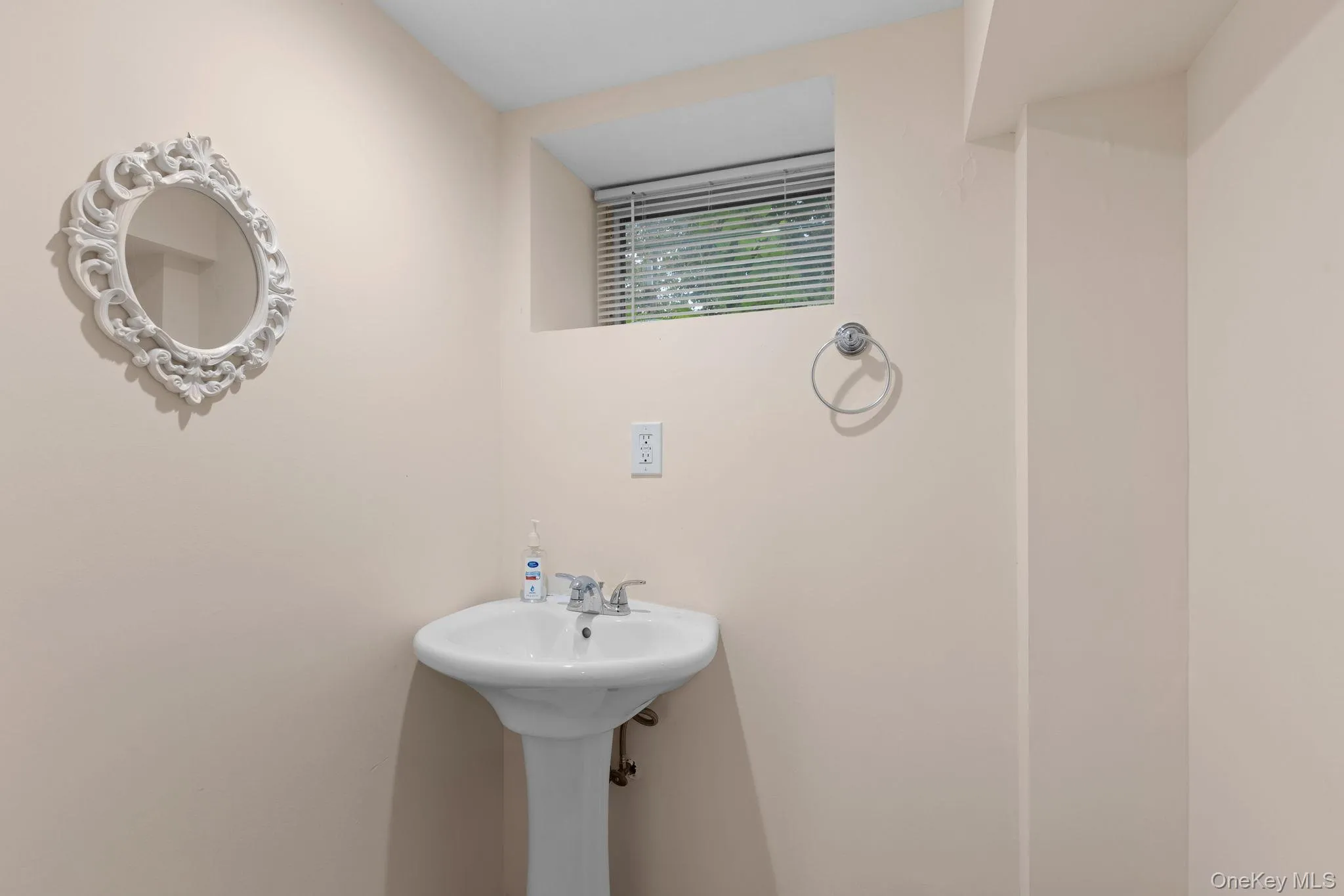24 Wesley Avenue, Rye Town, NY, 3 Bedrooms Bedrooms, 10 Rooms Rooms,2 BathroomsBathrooms,Residential,For Rent,Wesley,0,1062877 24 Wesley Avenue, Rye Town, NY, 3 Bedrooms Bedrooms, 10 Rooms Rooms,2 BathroomsBathrooms,Residential,For Rent,Wesley,0,1062877