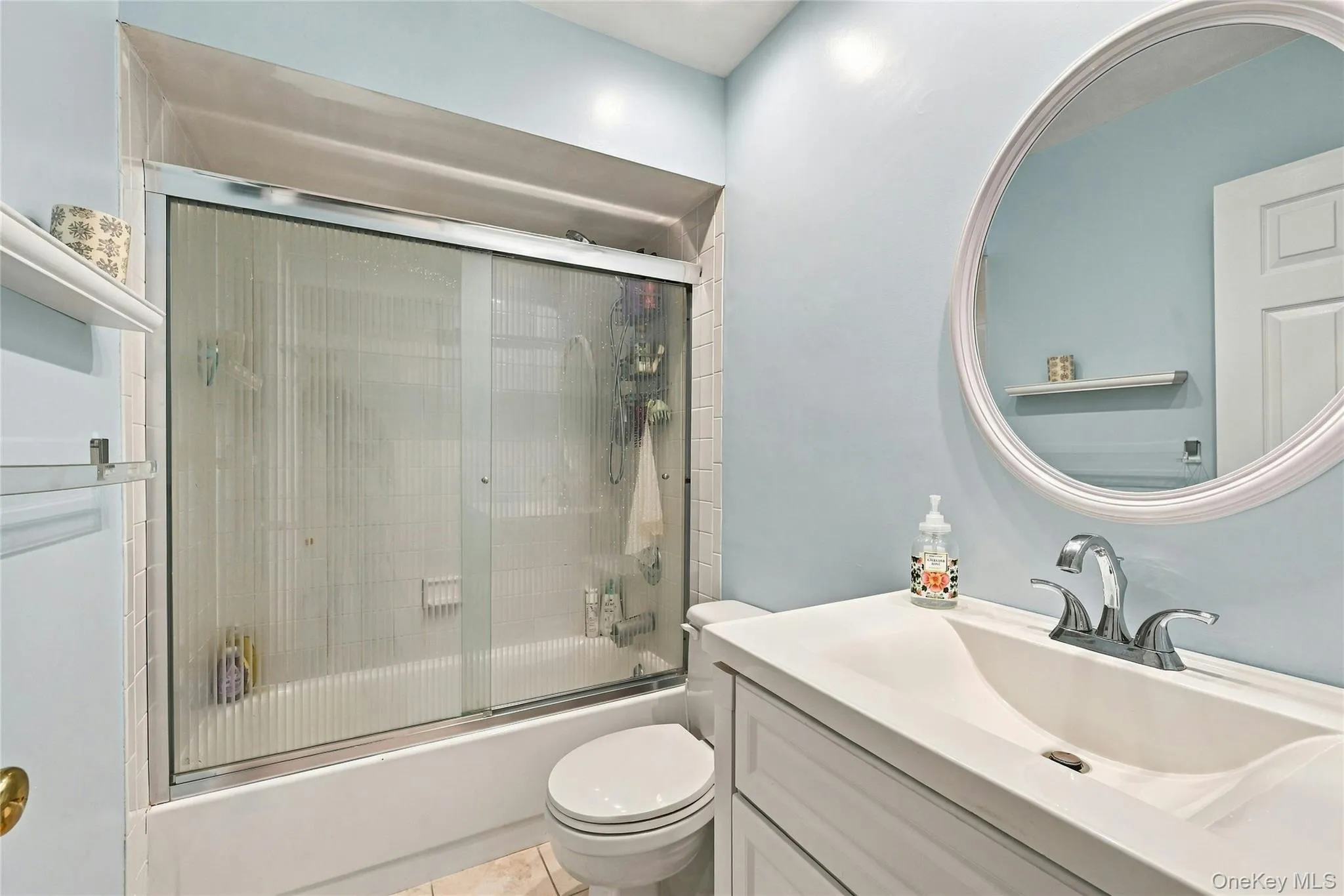 Hall Bathroom with tub Hall Bathroom with tub