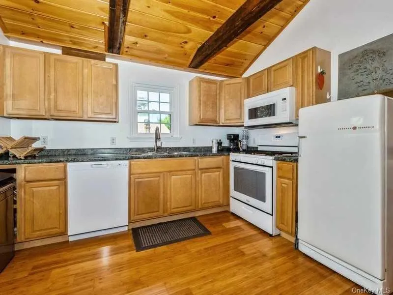 19 ANNAN Street, Beacon, NY, 1 Bedroom Bedrooms, 2 Room Rooms,1 BathroomBathrooms,Residential Lease,For Rent,ANNAN,0,1062891 19 ANNAN Street, Beacon, NY, 1 Bedroom Bedrooms, 2 Room Rooms,1 BathroomBathrooms,Residential Lease,For Rent,ANNAN,0,1062891