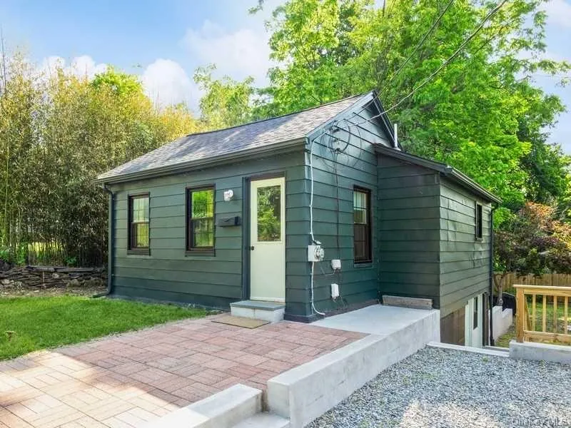 19 ANNAN Street, Beacon, NY, 1 Bedroom Bedrooms, 2 Room Rooms,1 BathroomBathrooms,Residential Lease,For Rent,ANNAN,0,1062891 19 ANNAN Street, Beacon, NY, 1 Bedroom Bedrooms, 2 Room Rooms,1 BathroomBathrooms,Residential Lease,For Rent,ANNAN,0,1062891