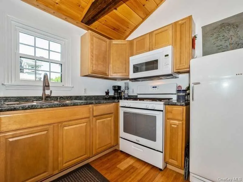 19 ANNAN Street, Beacon, NY, 1 Bedroom Bedrooms, 2 Room Rooms,1 BathroomBathrooms,Residential Lease,For Rent,ANNAN,0,1062891 19 ANNAN Street, Beacon, NY, 1 Bedroom Bedrooms, 2 Room Rooms,1 BathroomBathrooms,Residential Lease,For Rent,ANNAN,0,1062891