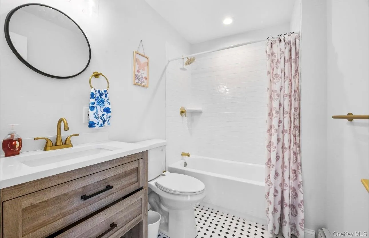 24 Lavender Road, Brookhaven, NY, 5 Bedrooms Bedrooms, 8 Rooms Rooms,3 BathroomsBathrooms,Residential,For Rent,Lavender,0,1062904 24 Lavender Road, Brookhaven, NY, 5 Bedrooms Bedrooms, 8 Rooms Rooms,3 BathroomsBathrooms,Residential,For Rent,Lavender,0,1062904