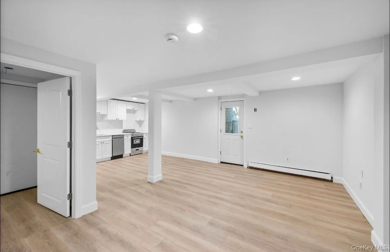 24 Lavender Road, Brookhaven, NY, 5 Bedrooms Bedrooms, 8 Rooms Rooms,3 BathroomsBathrooms,Residential,For Rent,Lavender,0,1062904 24 Lavender Road, Brookhaven, NY, 5 Bedrooms Bedrooms, 8 Rooms Rooms,3 BathroomsBathrooms,Residential,For Rent,Lavender,0,1062904