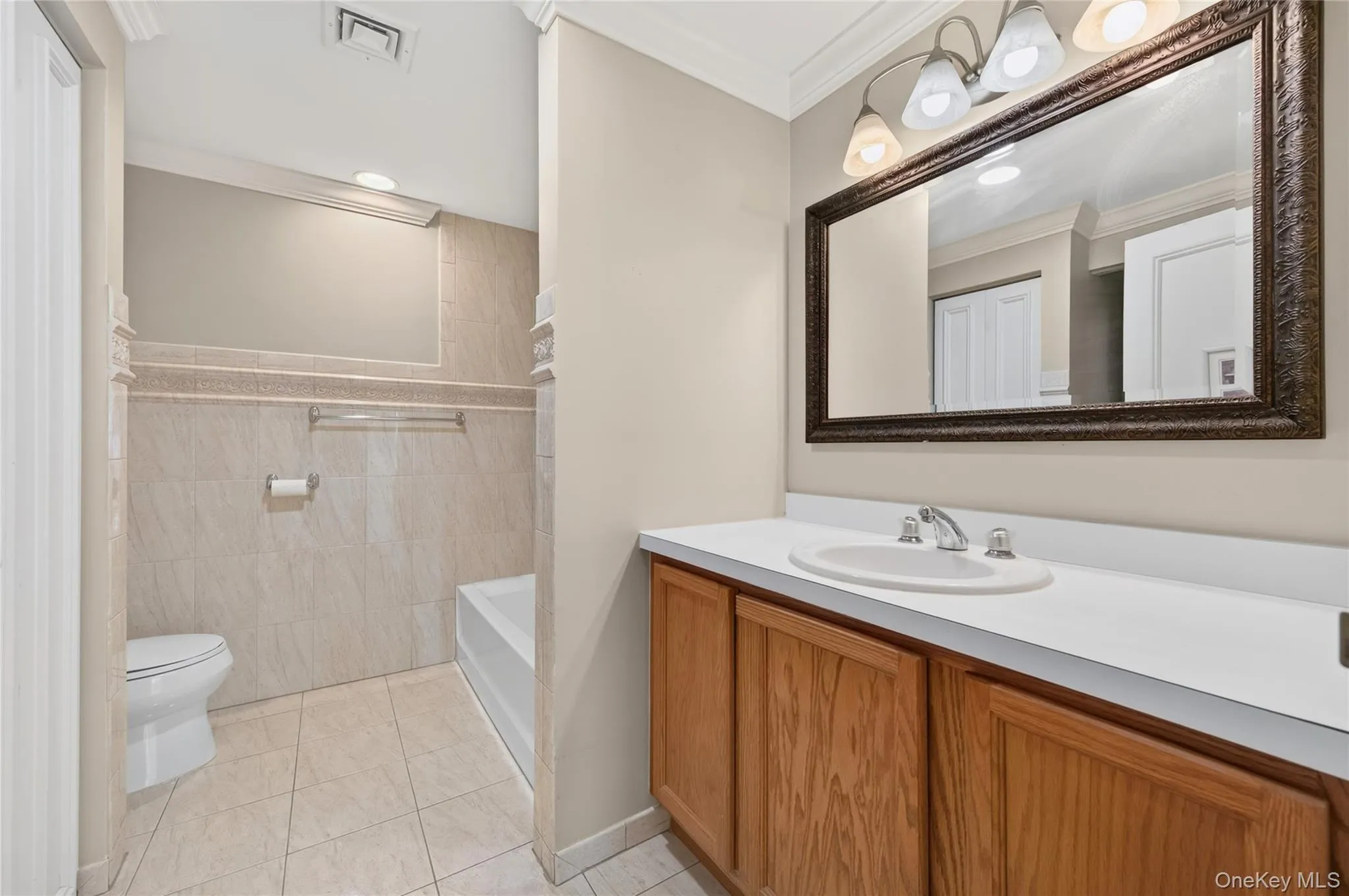 242 Maple Avenue, North Hempstead, NY, 2 Bedrooms Bedrooms, 5 Rooms Rooms,2 BathroomsBathrooms,Residential Lease,For Rent,Maple,0,1062910 242 Maple Avenue, North Hempstead, NY, 2 Bedrooms Bedrooms, 5 Rooms Rooms,2 BathroomsBathrooms,Residential Lease,For Rent,Maple,0,1062910