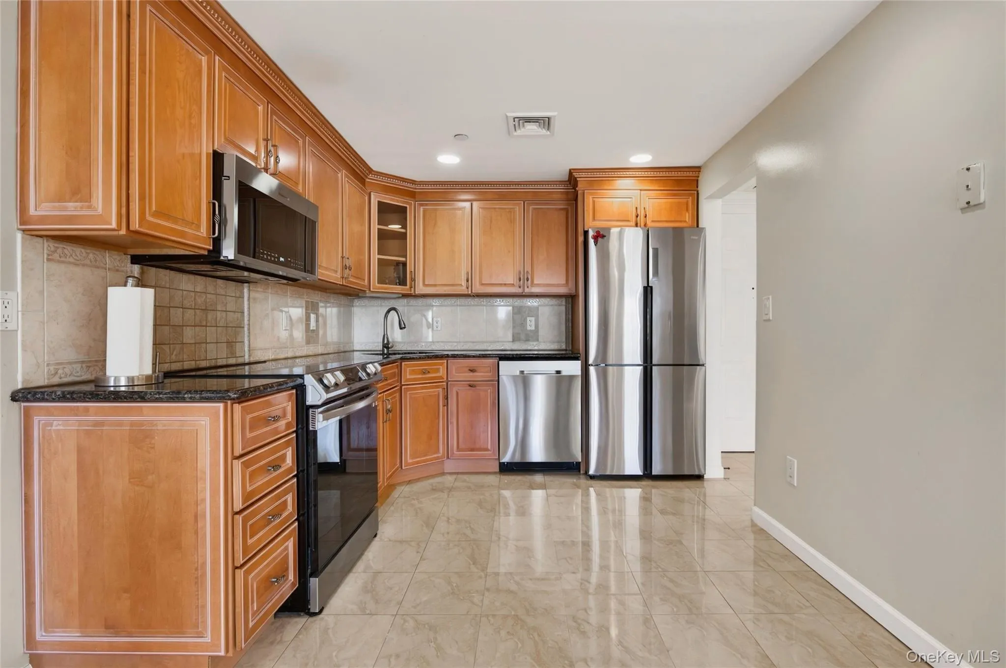 242 Maple Avenue, North Hempstead, NY, 2 Bedrooms Bedrooms, 5 Rooms Rooms,2 BathroomsBathrooms,Residential Lease,For Rent,Maple,0,1062910 242 Maple Avenue, North Hempstead, NY, 2 Bedrooms Bedrooms, 5 Rooms Rooms,2 BathroomsBathrooms,Residential Lease,For Rent,Maple,0,1062910