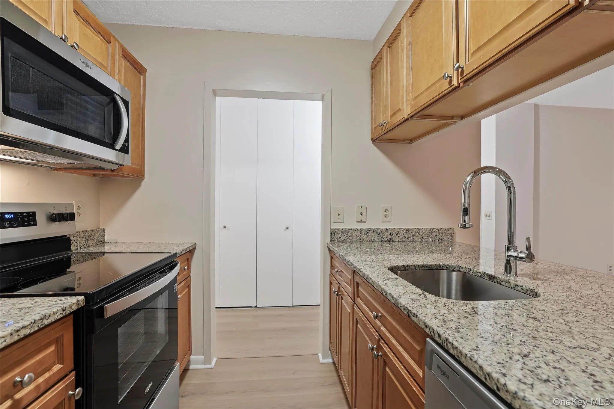 25 Rockledge Avenue, White Plains, NY, 1 Bedroom Bedrooms, 5 Rooms Rooms,1 BathroomBathrooms,Residential Lease,For Rent,Rockledge,0,1062921 25 Rockledge Avenue, White Plains, NY, 1 Bedroom Bedrooms, 5 Rooms Rooms,1 BathroomBathrooms,Residential Lease,For Rent,Rockledge,0,1062921