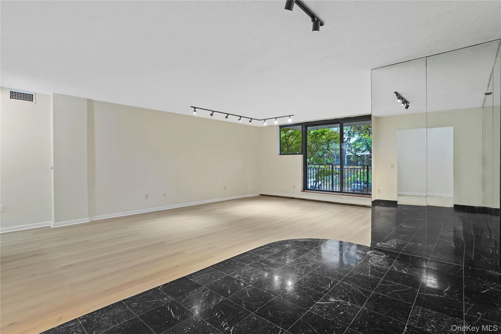 25 Rockledge Avenue, White Plains, NY, 1 Bedroom Bedrooms, 5 Rooms Rooms,1 BathroomBathrooms,Residential Lease,For Rent,Rockledge,0,1062921 25 Rockledge Avenue, White Plains, NY, 1 Bedroom Bedrooms, 5 Rooms Rooms,1 BathroomBathrooms,Residential Lease,For Rent,Rockledge,0,1062921